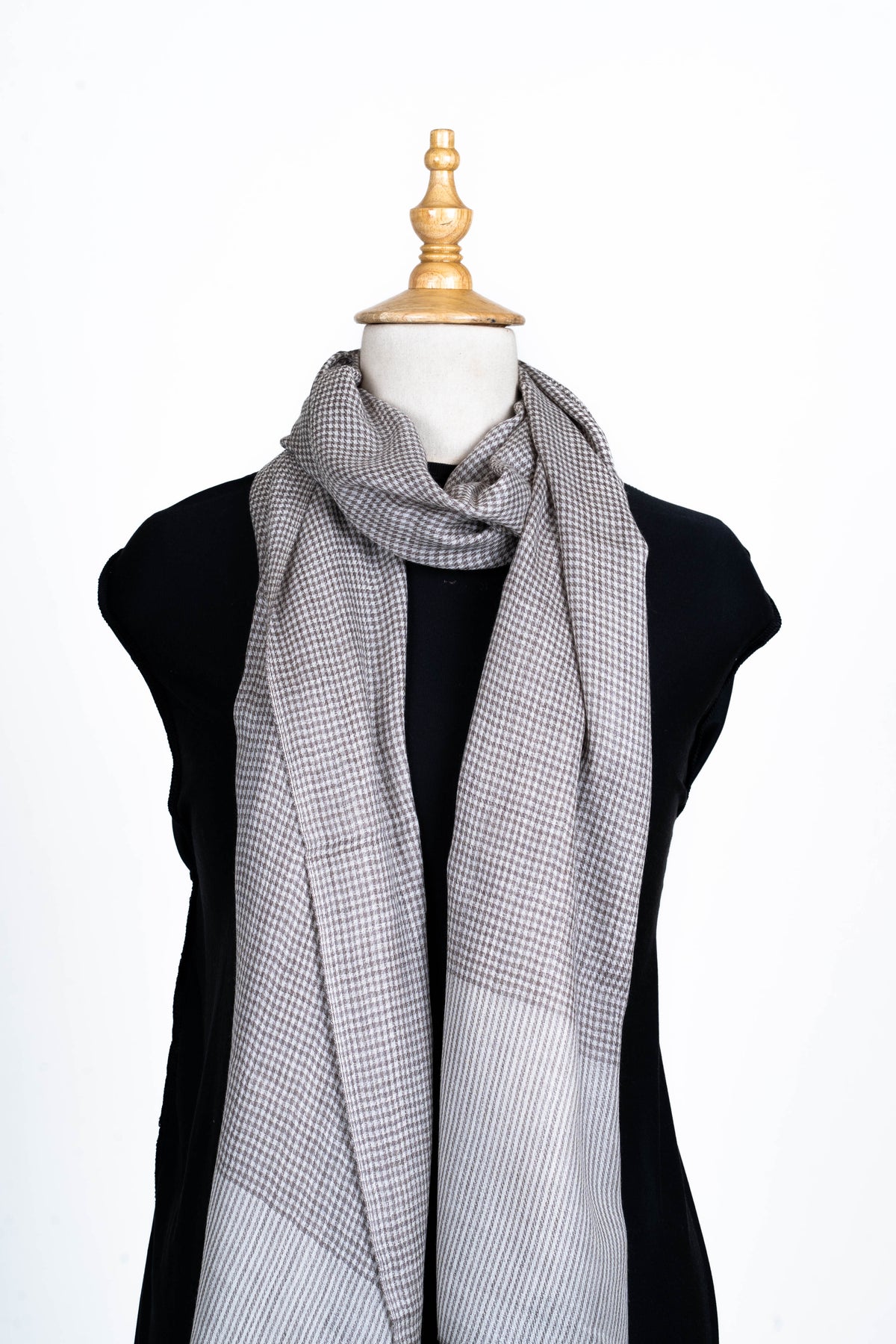 Sophisticated Mini Checks: Merino Wool Stole in Charcoal Gray