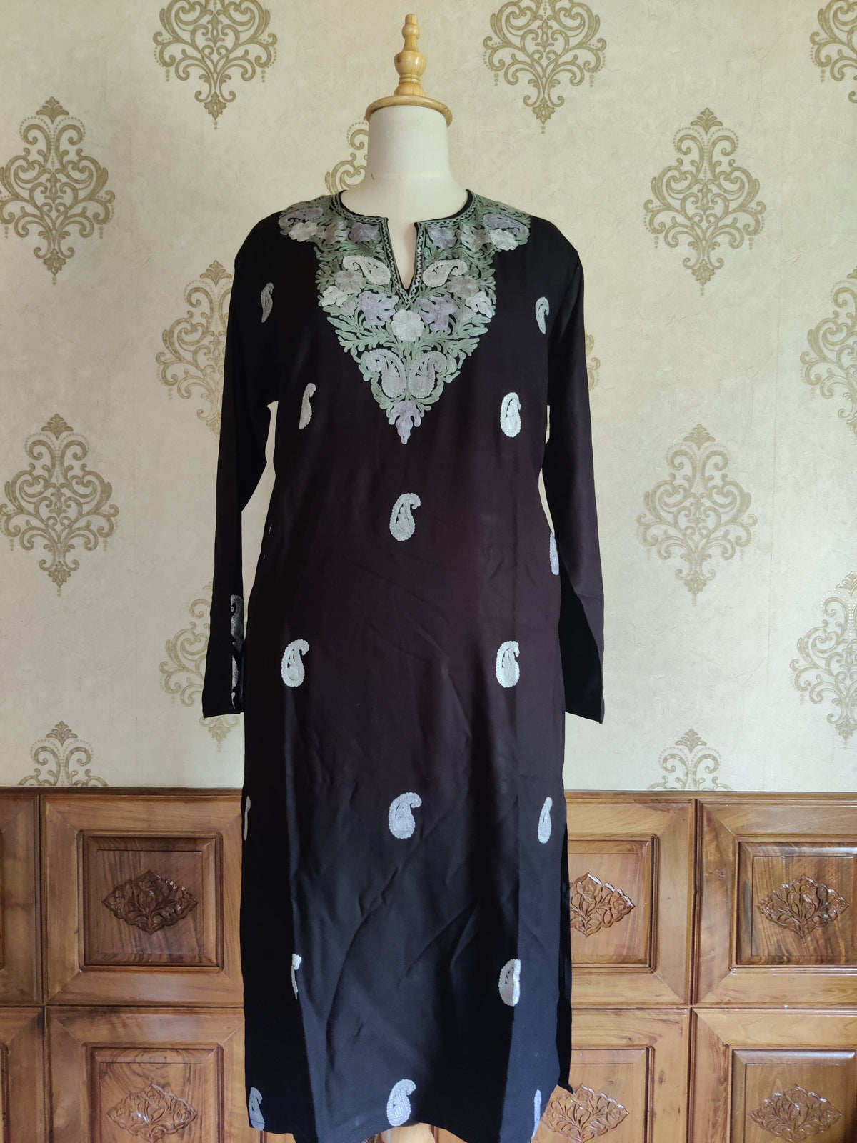 Ebony Grace Aari Embroidered Kurti