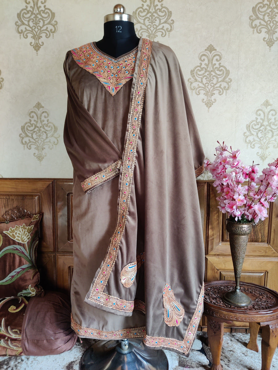 3 pcs Kashmiri Velvet Tilla Pheran With Stole and Trouser Pheran KashmKari Buy 3 pcs Kashmiri Velvet Pheran Tilla With Dupatta and trousers Online at a Best price | Kashmir Thread