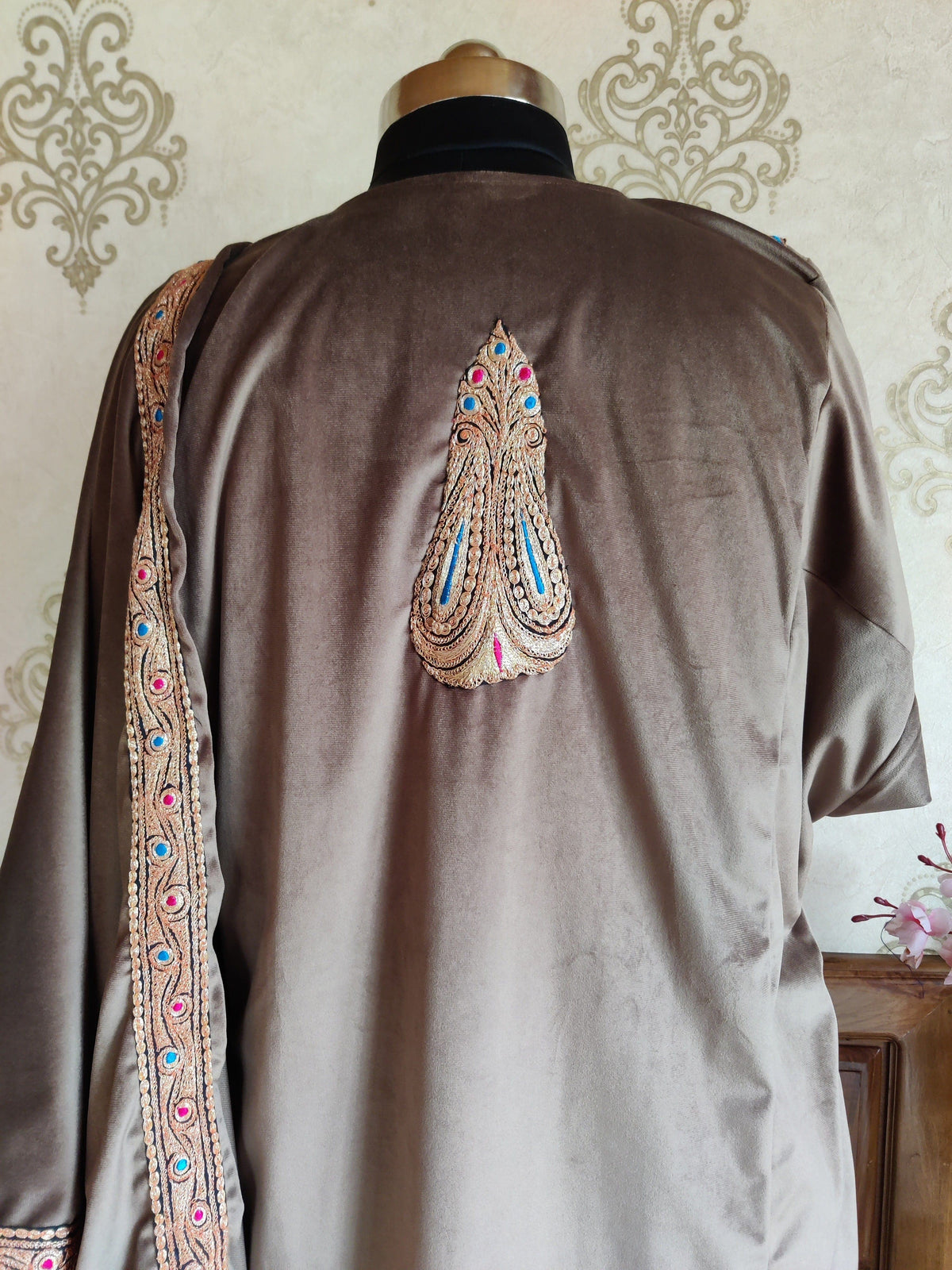 3 pcs Kashmiri Velvet Tilla Pheran With Stole and Trouser Pheran KashmKari Buy 3 pcs Kashmiri Velvet Pheran Tilla With Dupatta and trousers Online at a Best price | Kashmir Thread