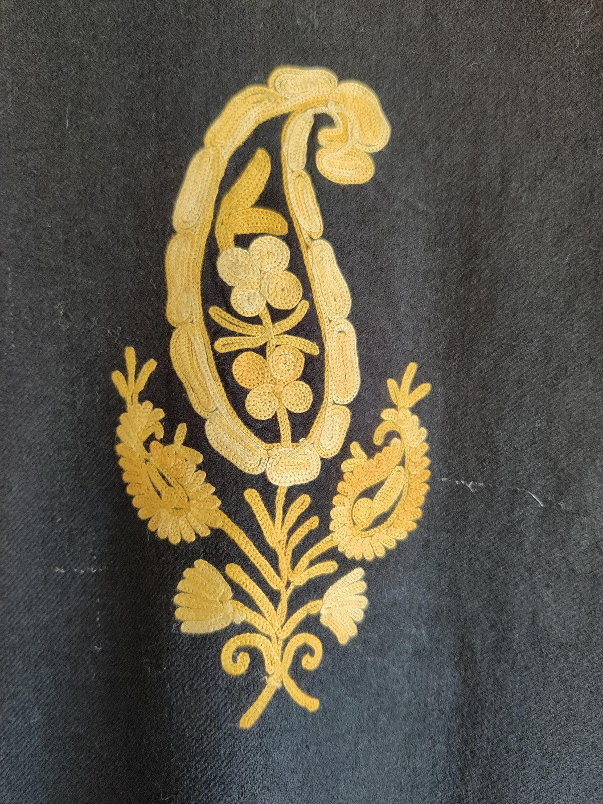 Kashmiri Pheran With Aari Embroidery Pheran KashmKari Buy Kashmiri Aari Neck Embroidery Phiran Online at a Reasonable Price | Kashmir Thread