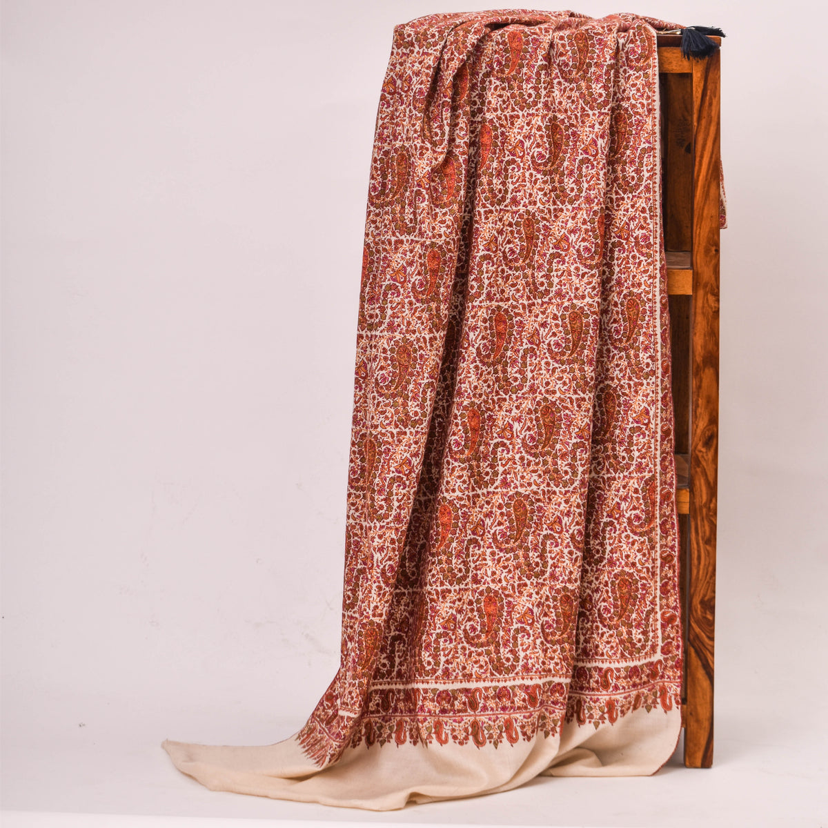 5 Must-Have Kashmiri Shawls in Your Closet! - KashmKari