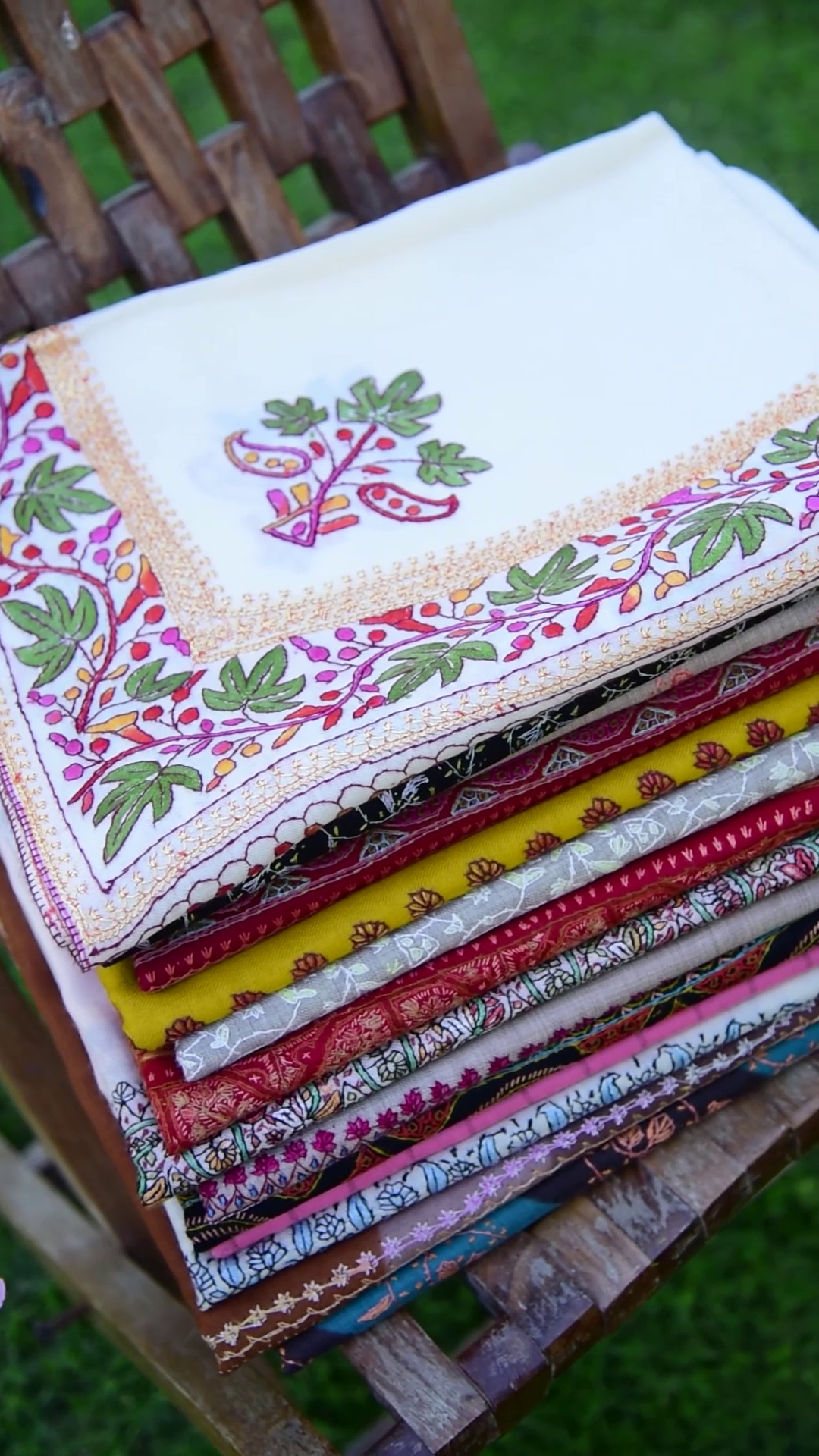 Editor's Choice: 5 Best Shawls for Your Elegant Wardrobe
