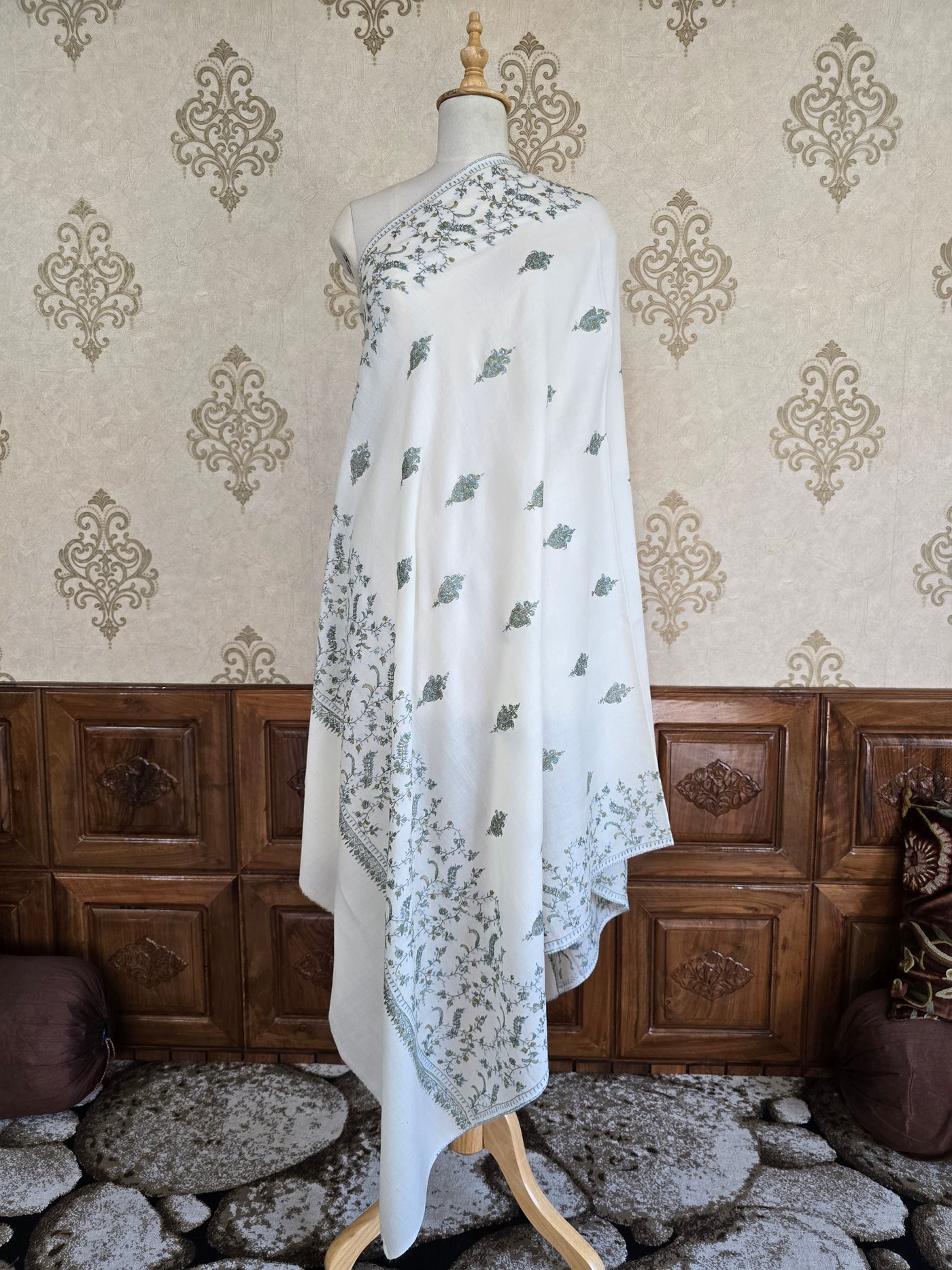 Baagh-e-Safaid – Sozni Embroidery Shawl