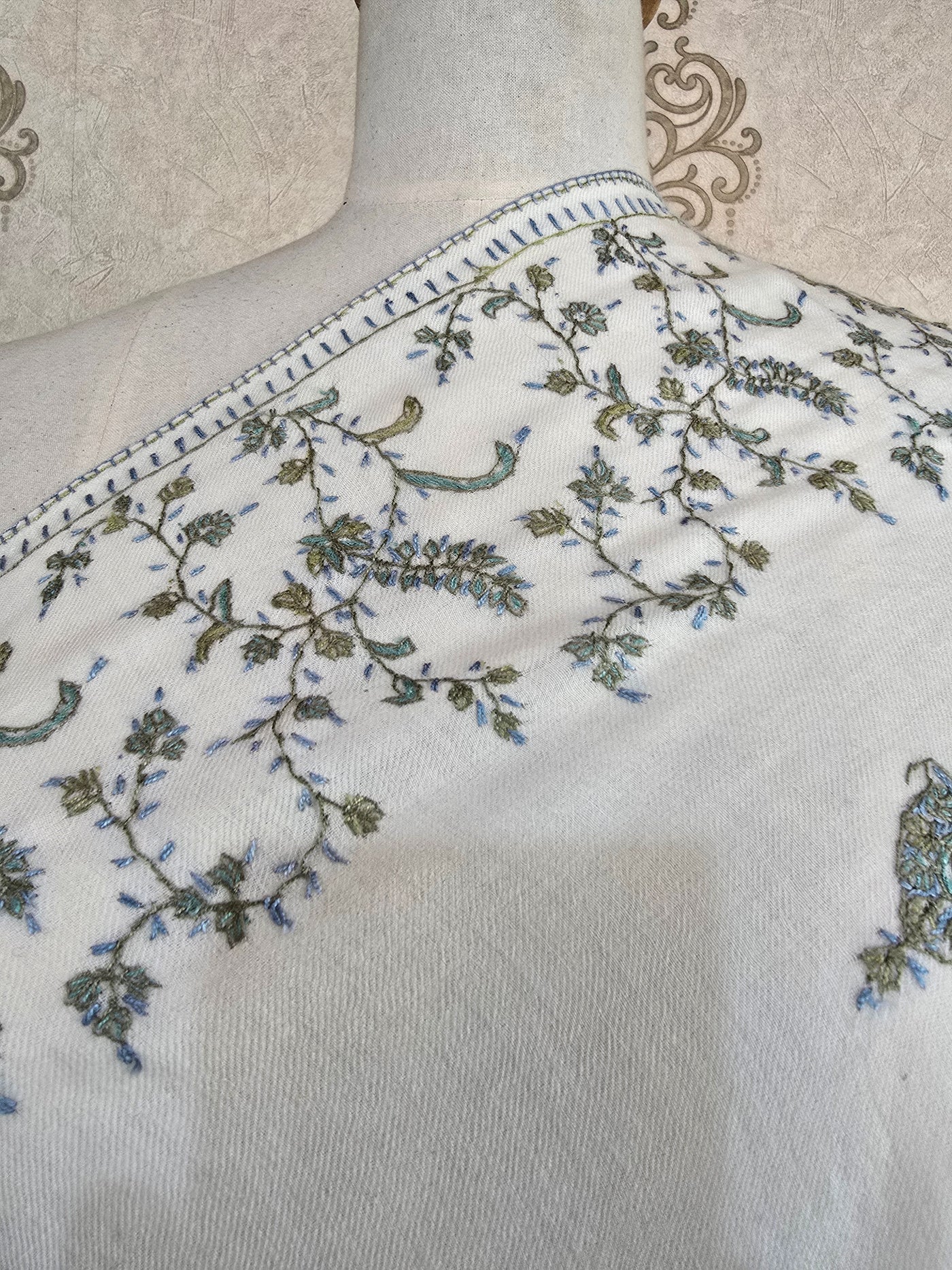 Baagh-e-Safaid – Sozni Embroidery Shawl