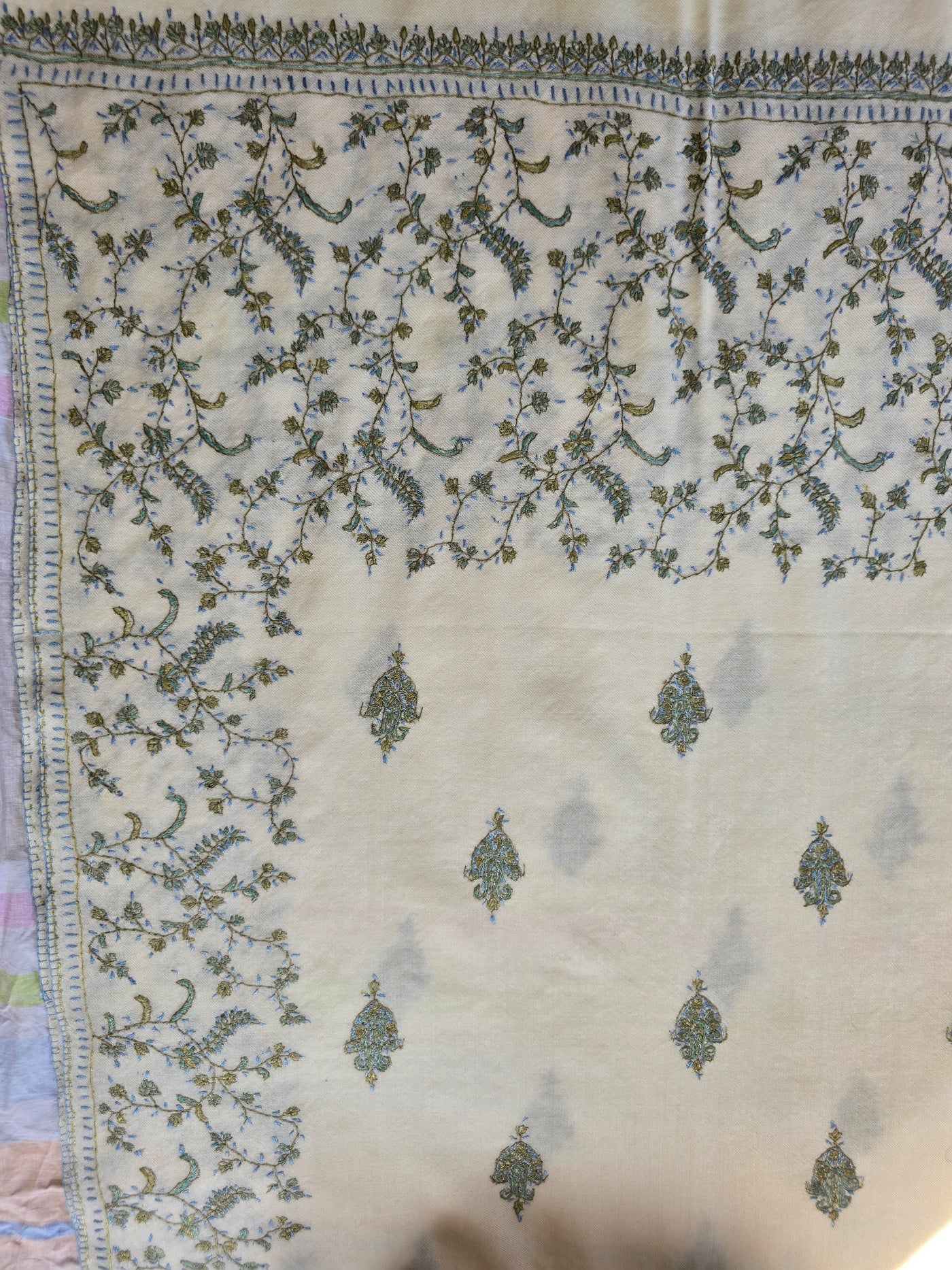 Baagh-e-Safaid – Sozni Embroidery Shawl