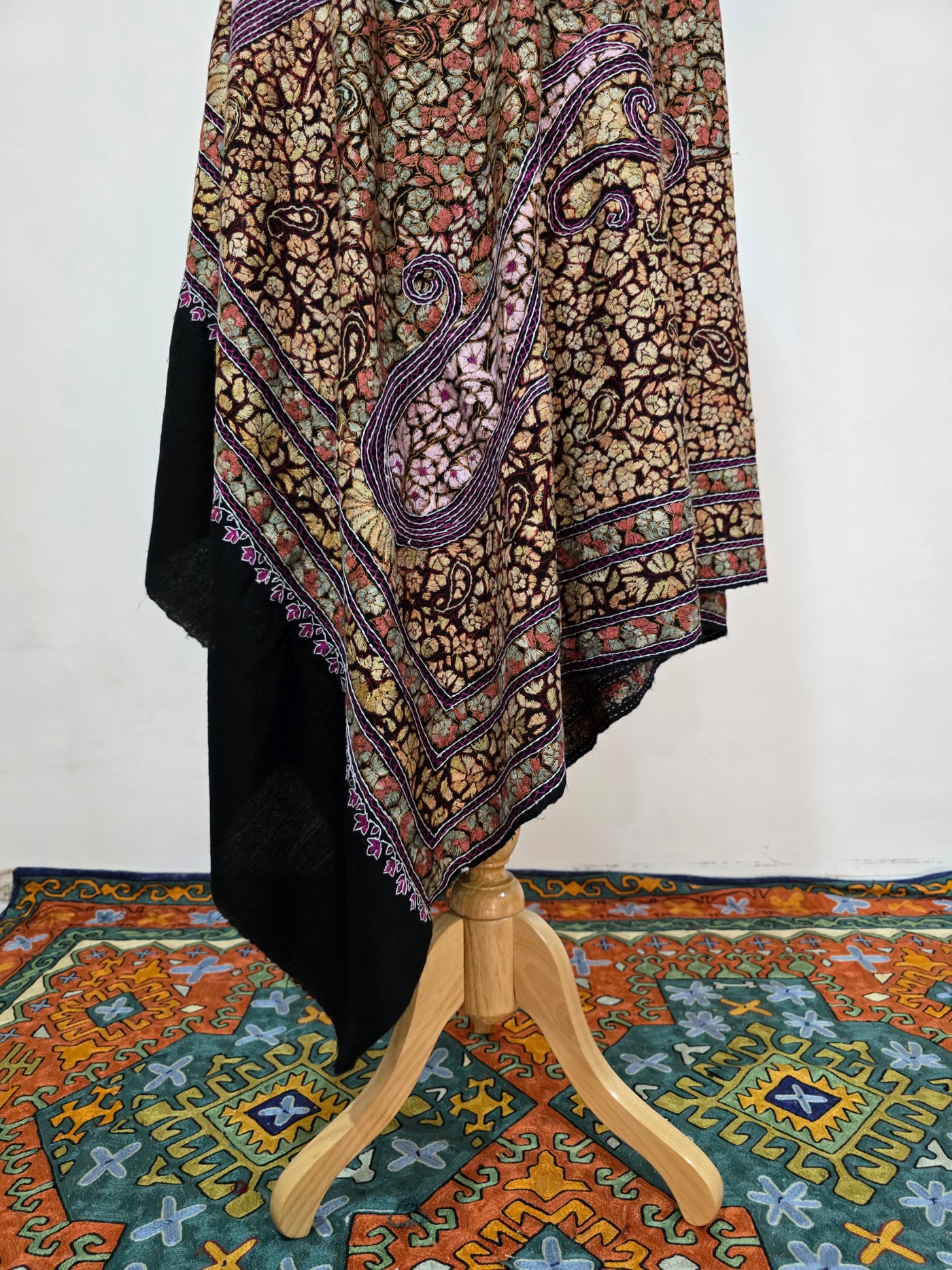 Shahkaar – Hand Embroidered Sozni Paisley Dense Jamawar Shawl