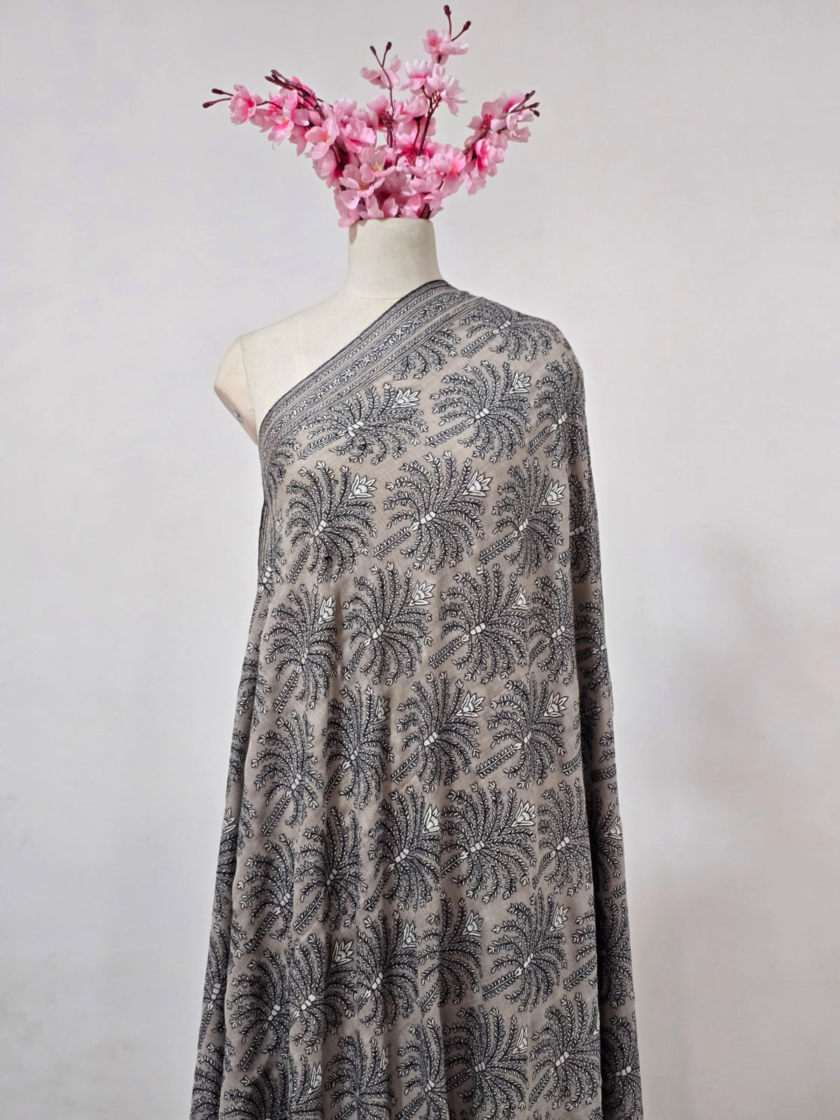 Pure Pashmina 3 Yards Silver Fern Whisper: Sozni Hand Embroidered