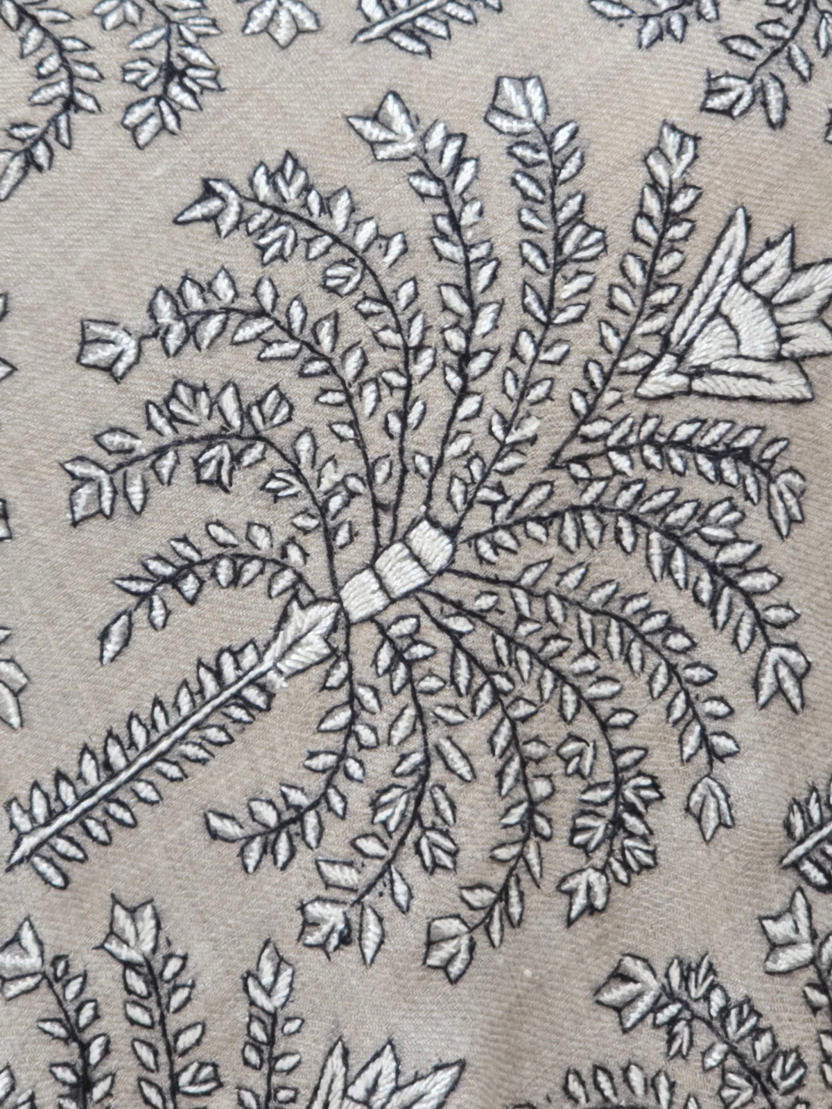 Pure Pashmina 3 Yards Silver Fern Whisper: Sozni Hand Embroidered