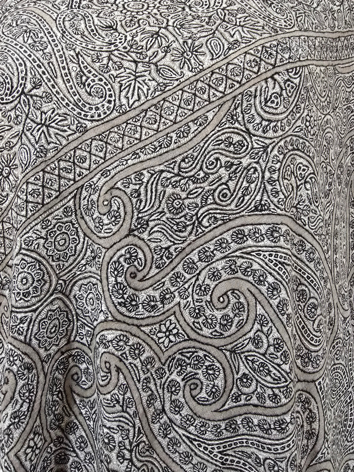 Pure Pashmina 3 Yards Midnight Paisley Veil: Sozni Hand Embroidered