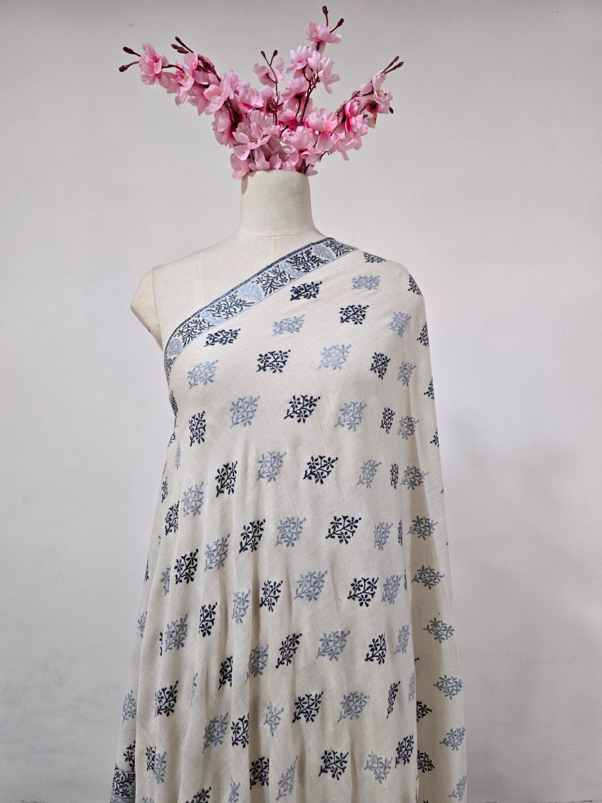 Ivory Frost Motif: Sozni Hand Embroidered Pure Pashmina 3 Yards