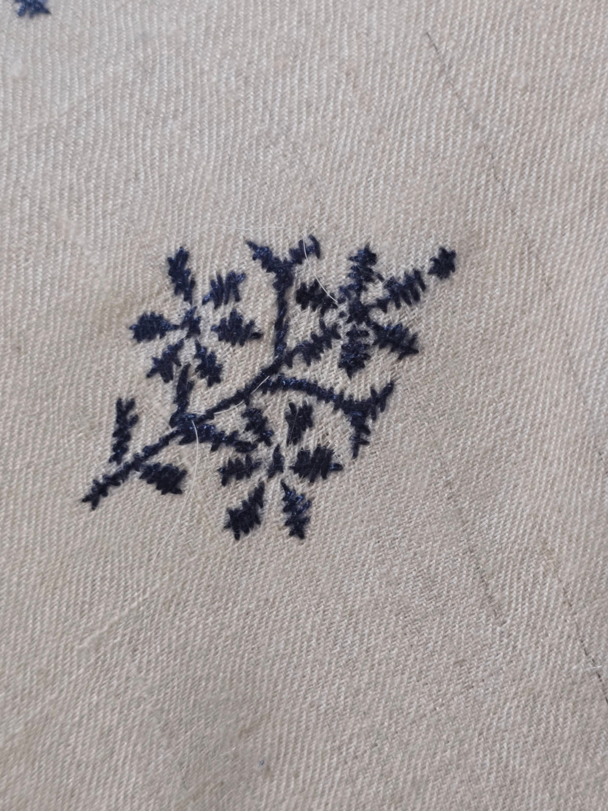 Ivory Frost Motif: Sozni Hand Embroidered Pure Pashmina 3 Yards