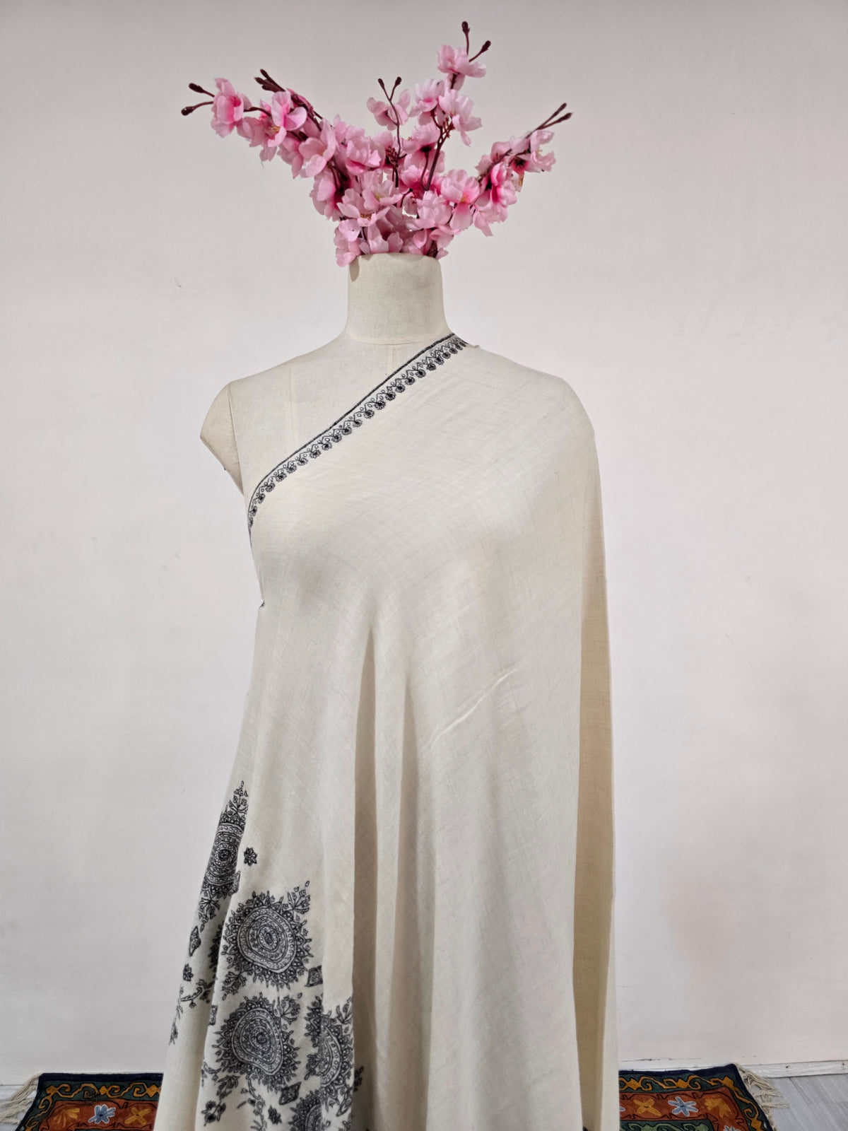 Ivory Noir Bloom: Hand Embroidered Pure Pashmina Shawl