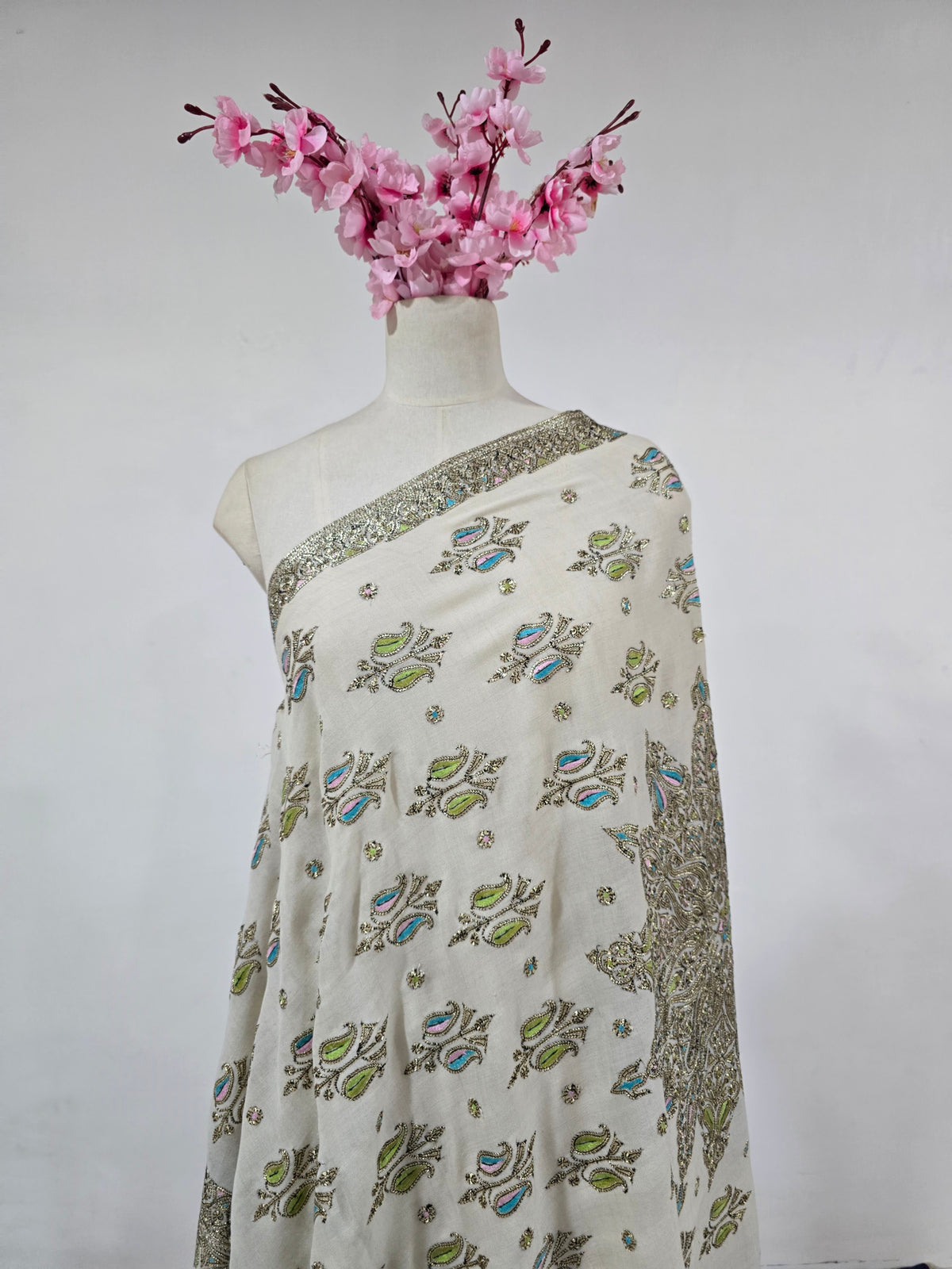 Ivory Celestial Grace: Tilla Hand Embroidered Pure Pashmina Shawl