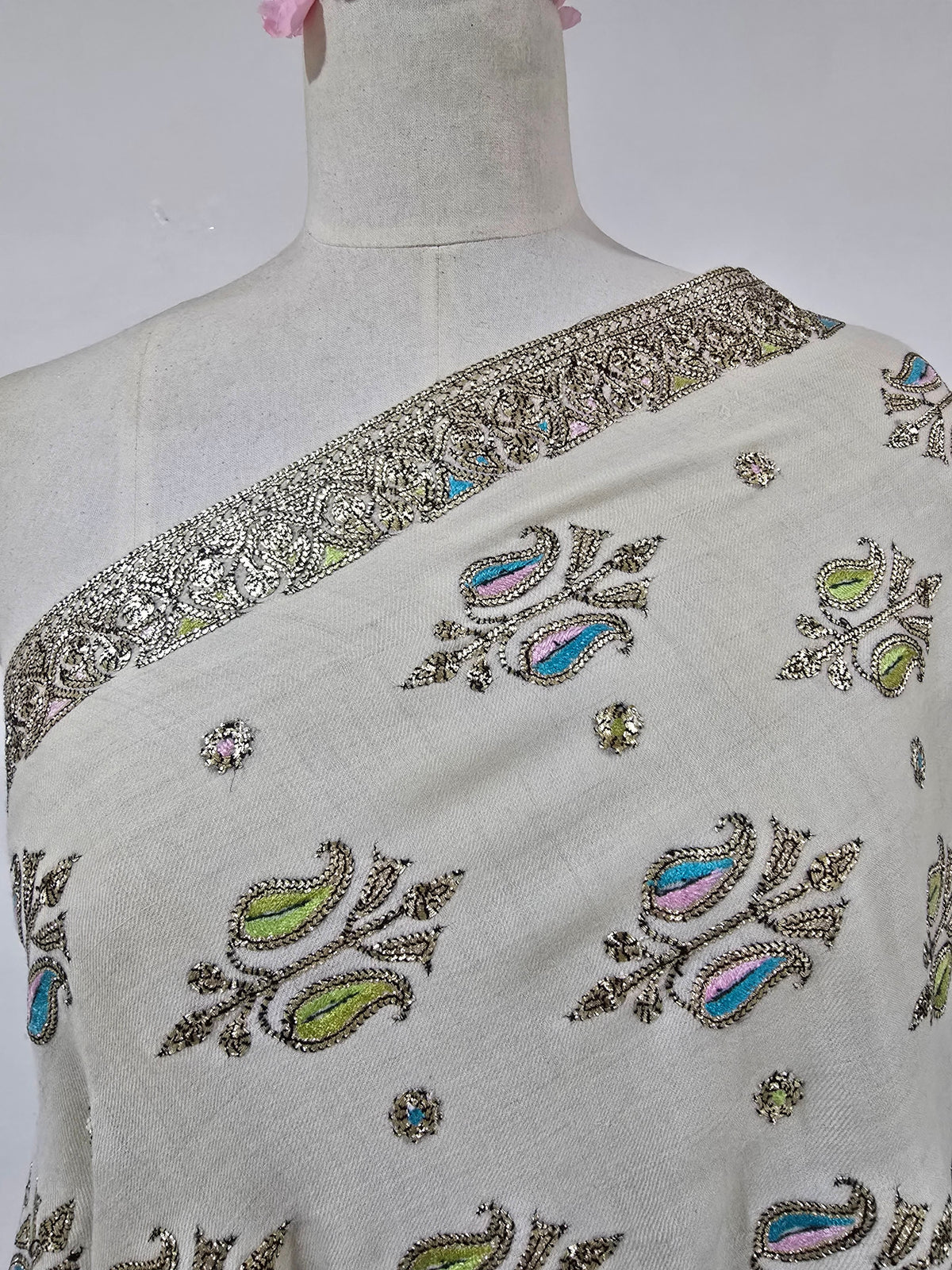 Ivory Celestial Grace: Tilla Hand Embroidered Pure Pashmina Shawl