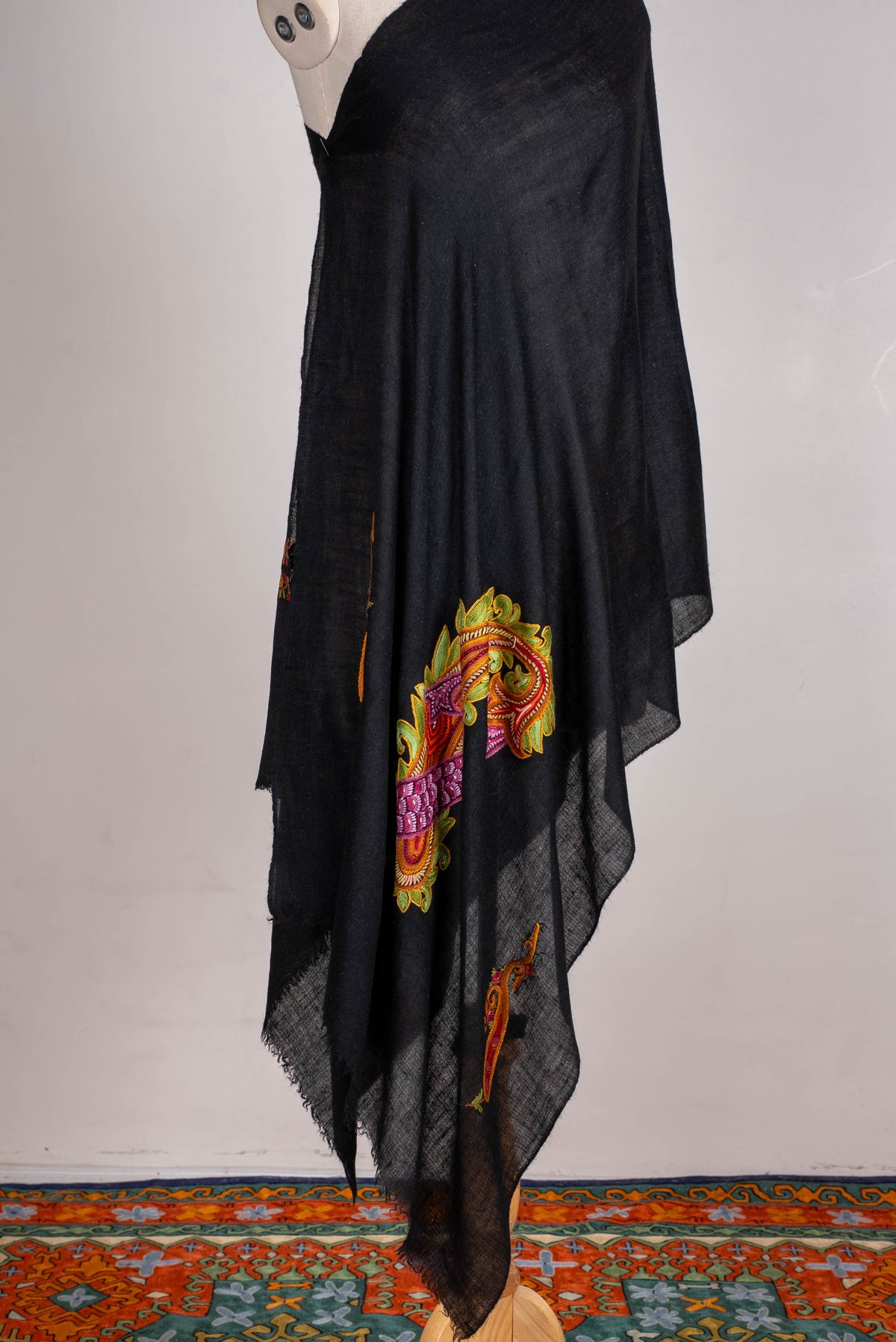 Pure Pashmina Aari Hand Embroidered Scarf with Artistic Paisley Motifs