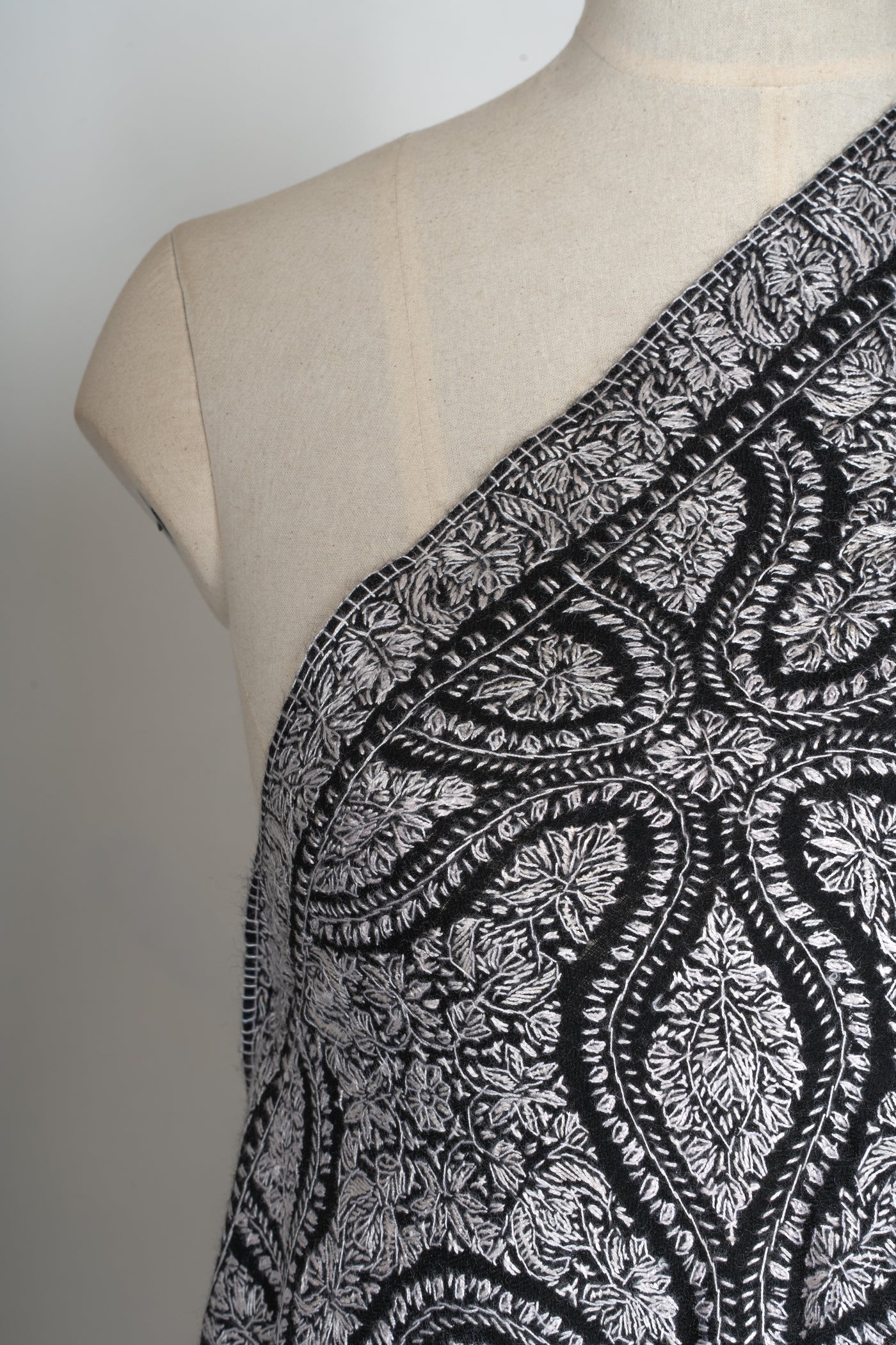 2.5 Yards | Siyah Jamawar — Sozni Hand-Embroidered Shawl in Monochrome Elegance