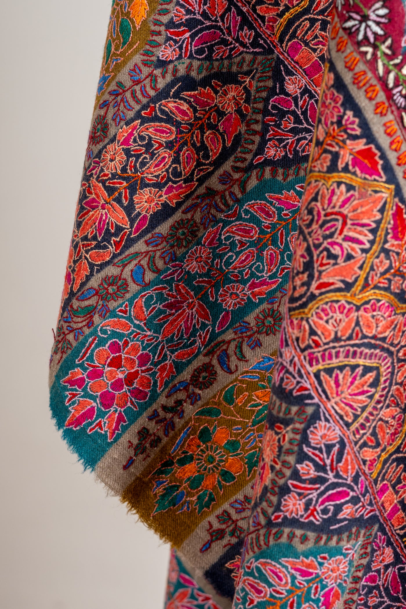 Kalamkari: Grandeur Pure Pashmina Hand-Embroidered Sozni Shawl