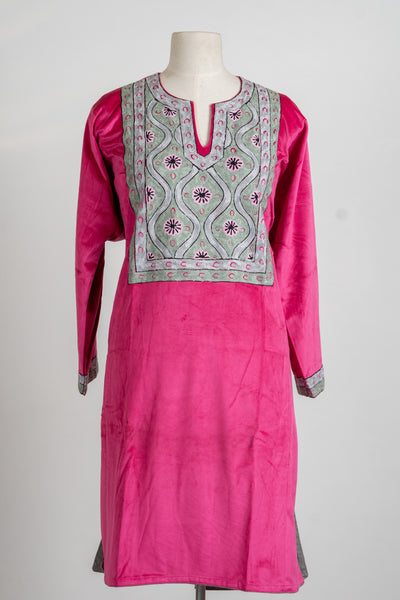 Radiant Fuchsia Aari Suit- 3 Pcs with Stole and Trouser Featuring Intricate Aari Motifs