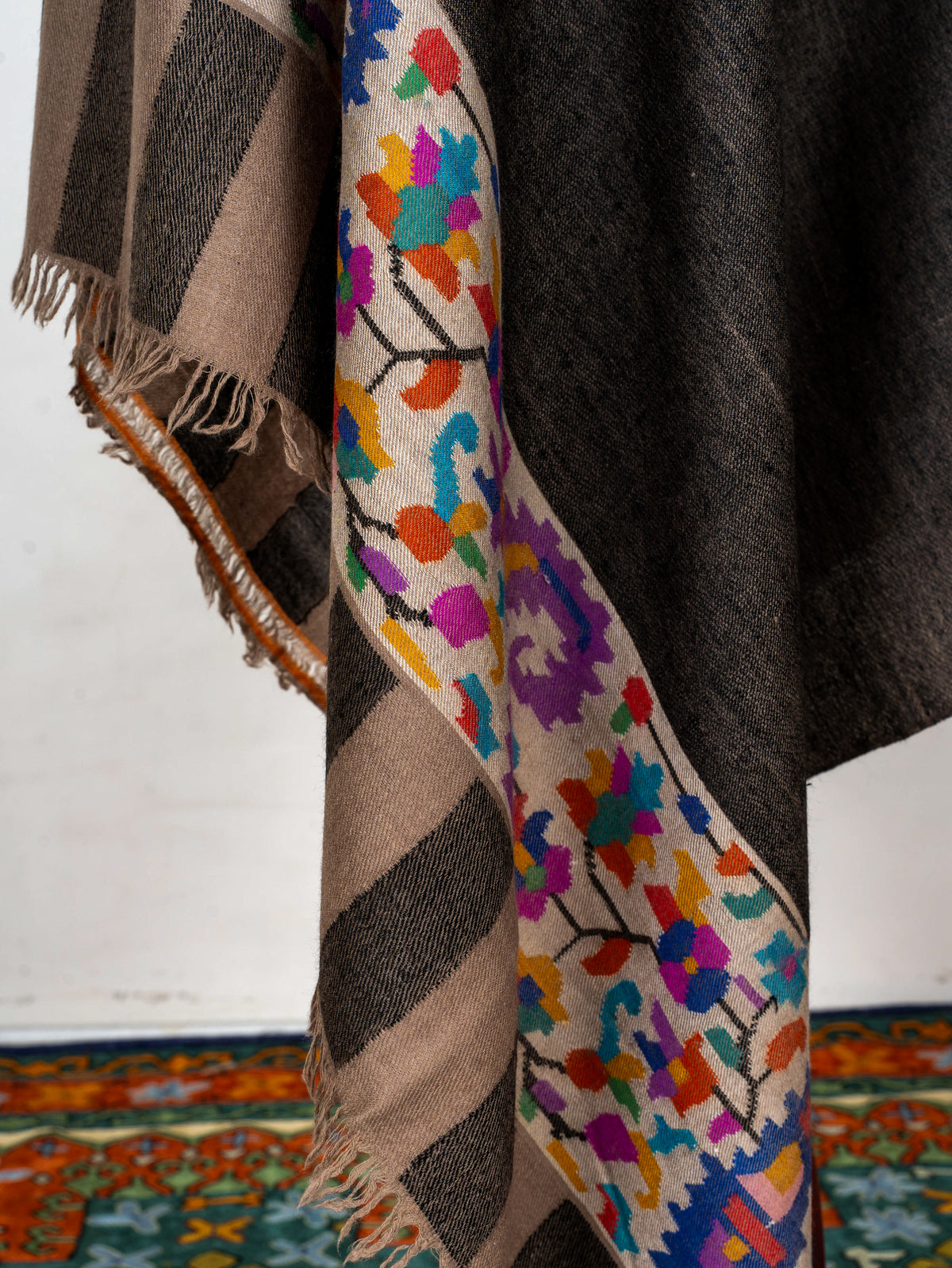 Earth & Bloom Hand Woven Kani Pure Pashmina Shawl