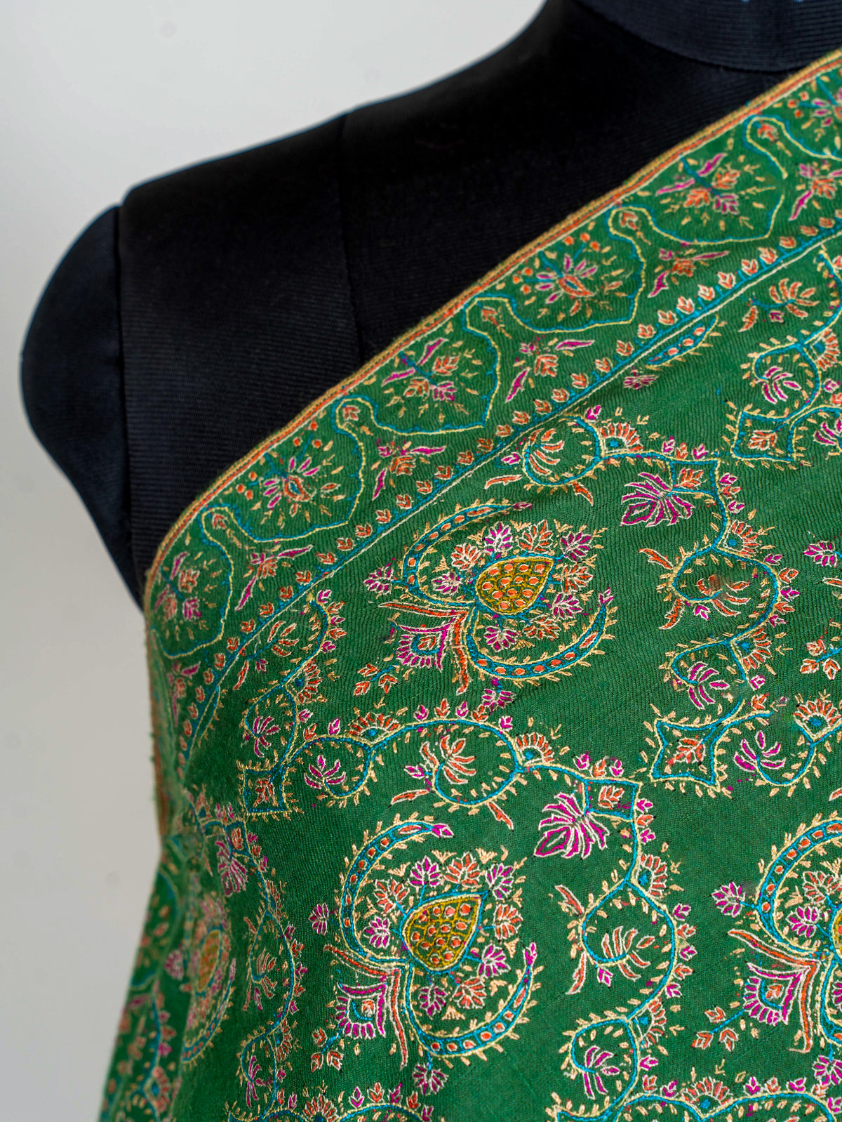 Pure silk embroidered Pure Pashmina Sozni Shawl