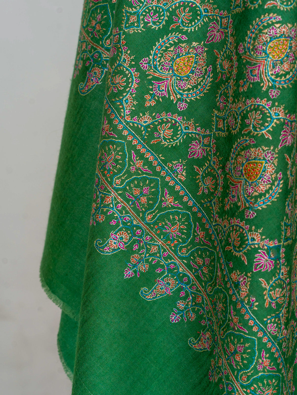 Pure silk embroidered Pure Pashmina Sozni Shawl