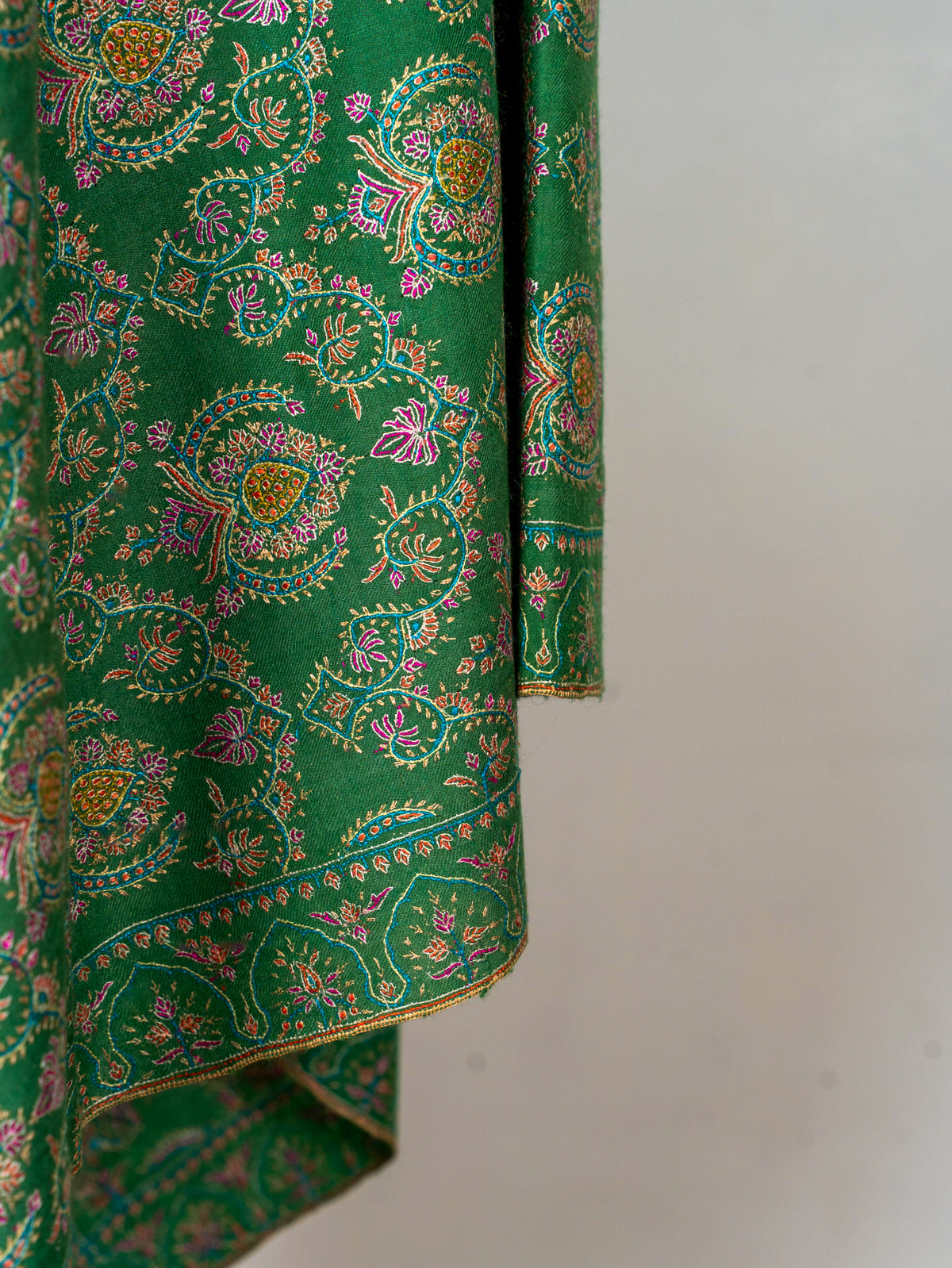 Pure silk embroidered Pure Pashmina Sozni Shawl