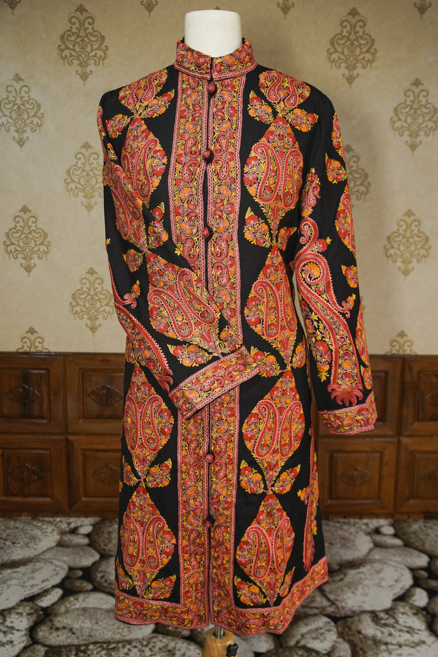 Zamrud Enchantment: Hand Embroidered Paisley Elegance Jacket