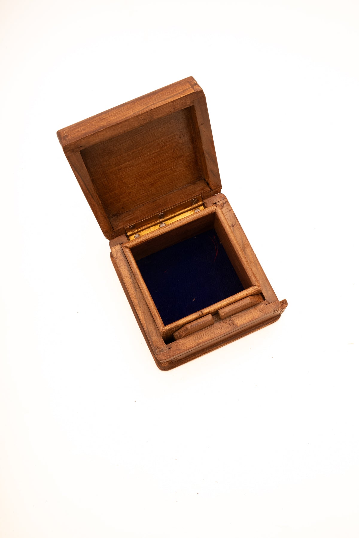Size 4" x 4" x 2": Hand Carved Walnut Wood Wooden Box: Maple Leaf Garden