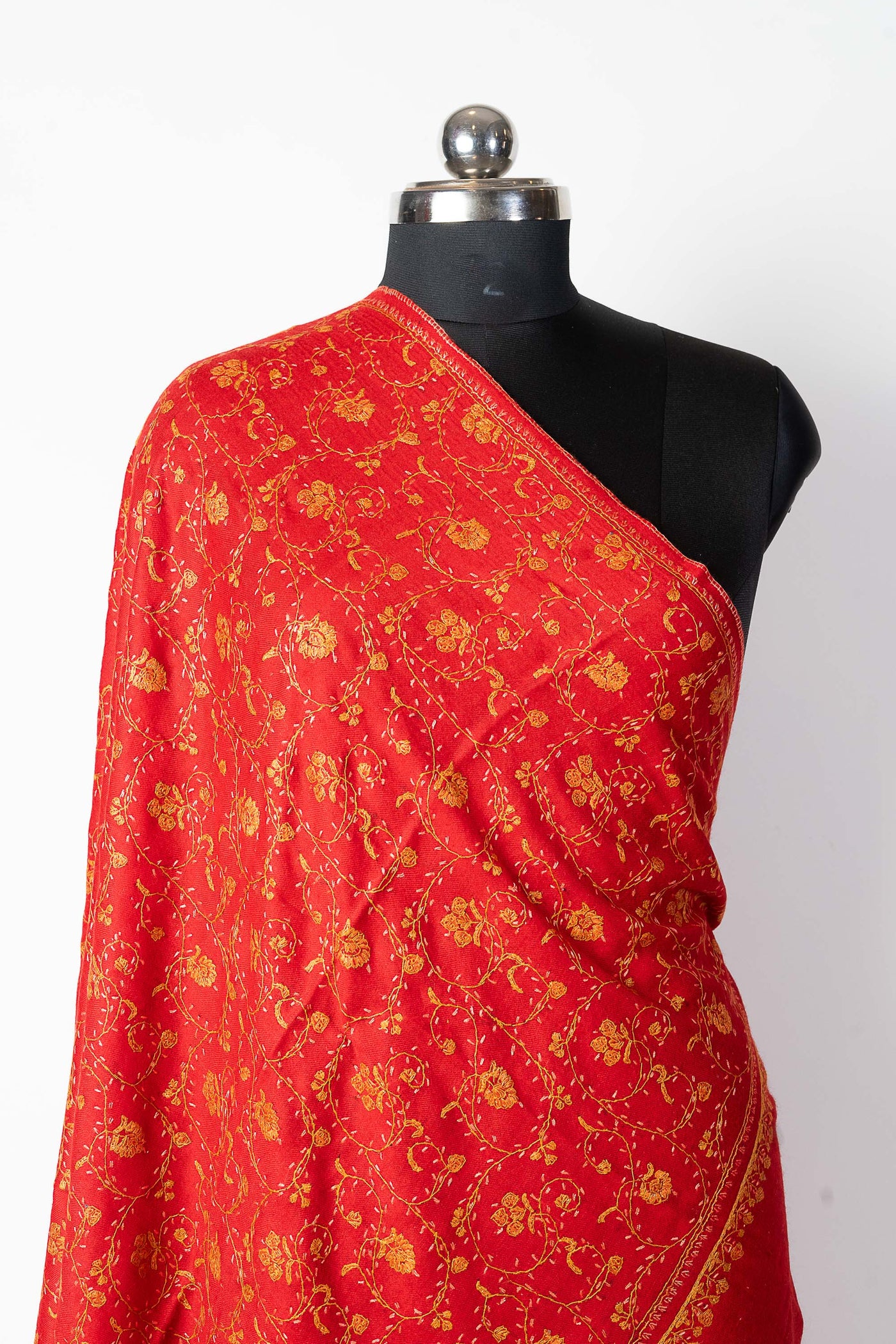 Handcrafted Elegance: White Sozni Kashmiri Shawl - KashmKari