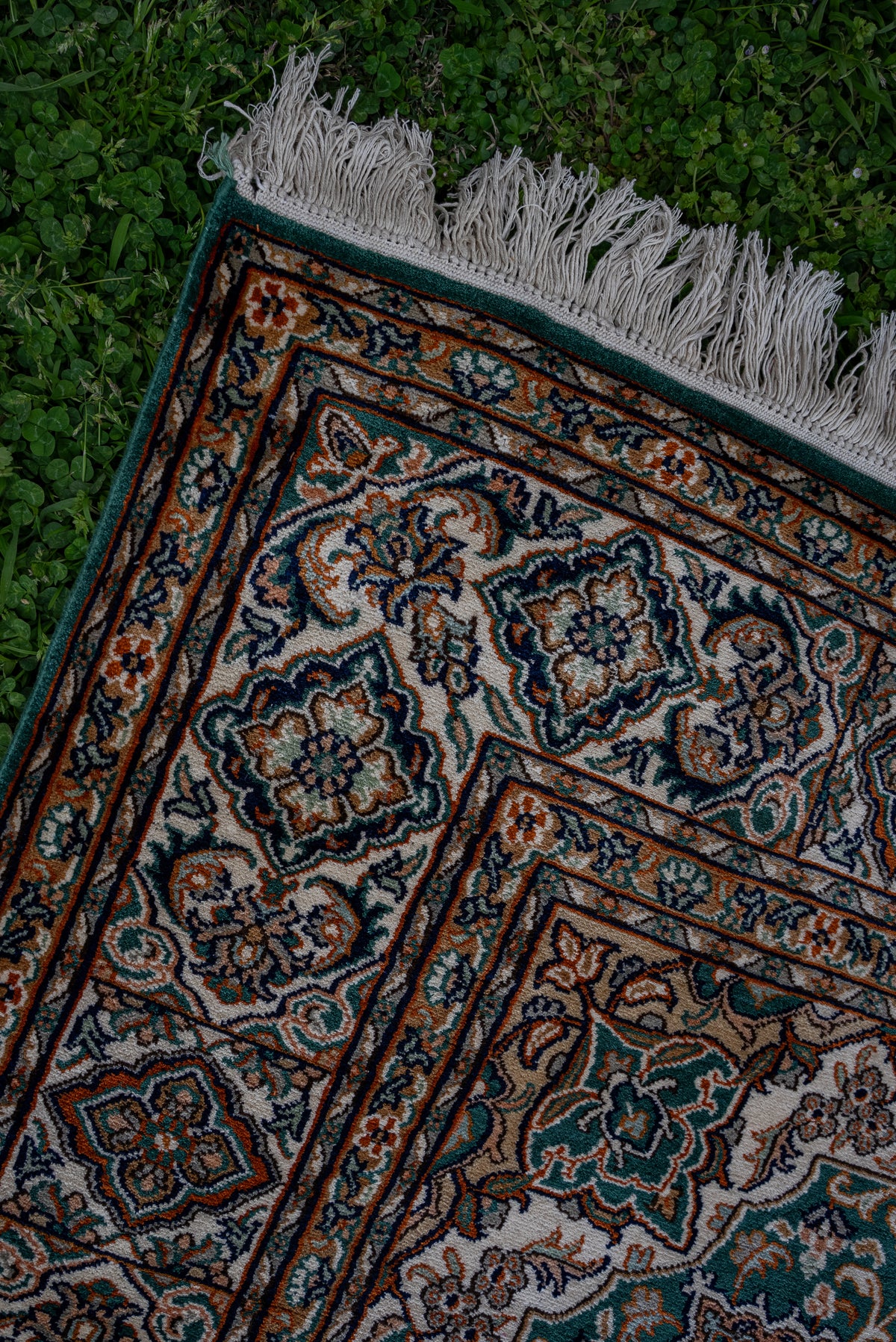 6ft x 4ft: Emerald Garden Medallion: Hand Knotted Mulberry silk on silk Kashmiri Carpet