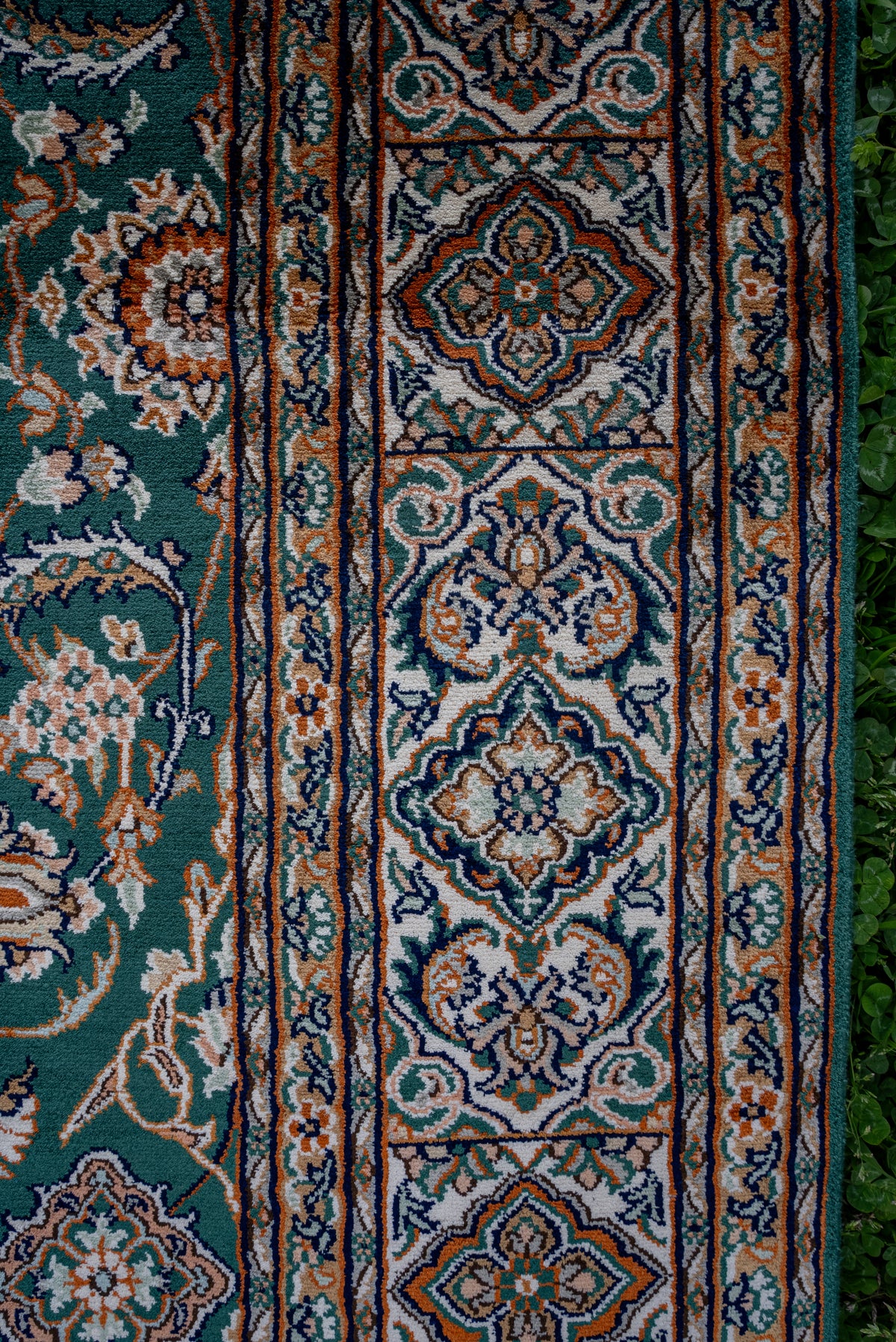6ft x 4ft: Emerald Garden Medallion: Hand Knotted Mulberry silk on silk Kashmiri Carpet