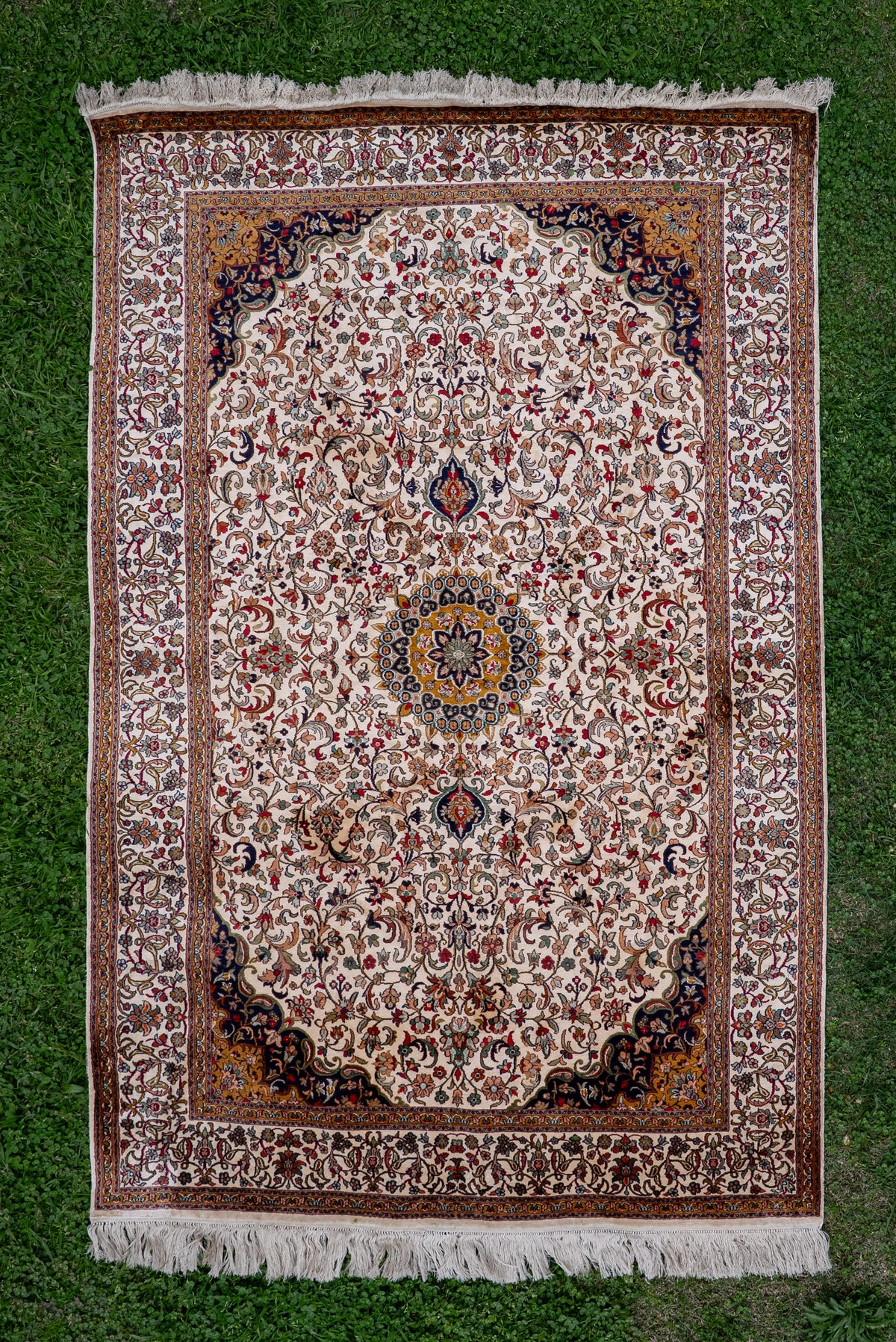 6ft x 4ft: Ivory Blossom Symphony: Hand Knotted Mulberry silk on silk Kashmiri Carpet