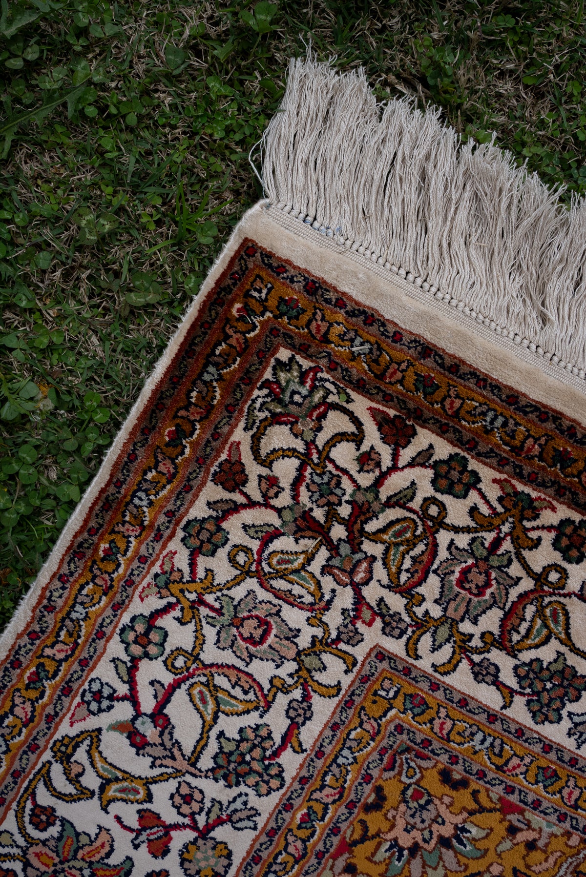 6ft x 4ft: Ivory Blossom Symphony: Hand Knotted Mulberry silk on silk Kashmiri Carpet
