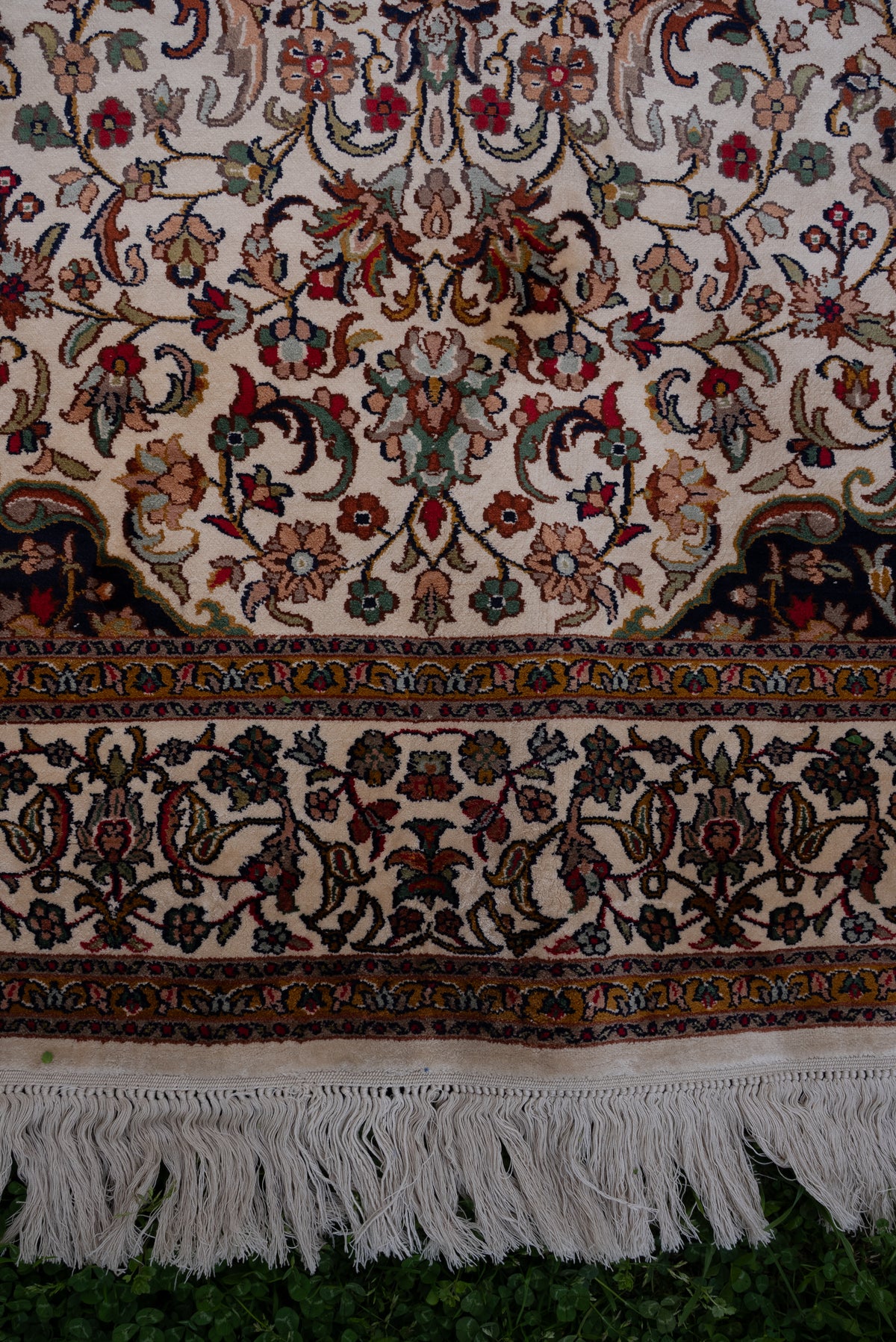 6ft x 4ft: Ivory Blossom Symphony: Hand Knotted Mulberry silk on silk Kashmiri Carpet