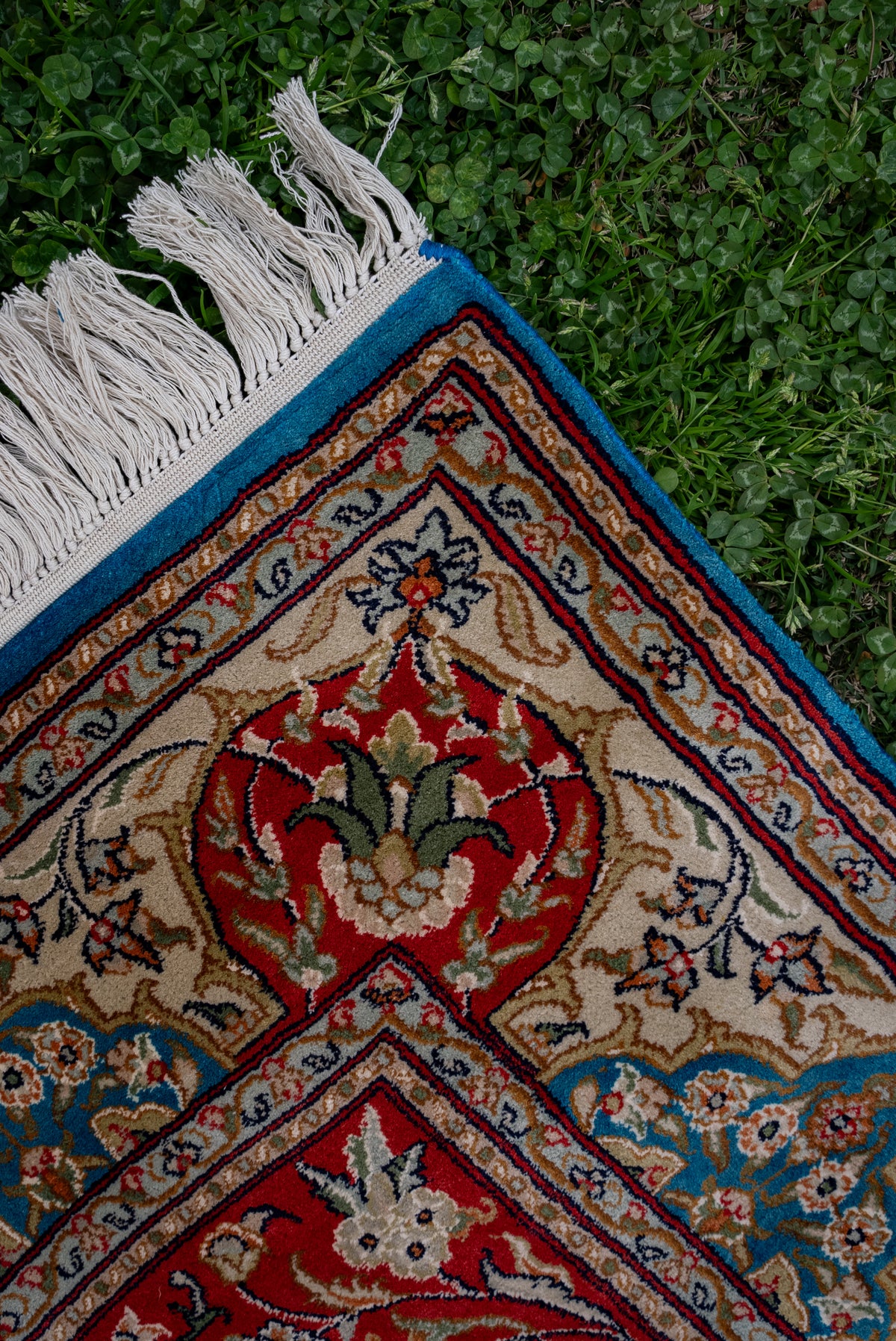 6ft x 4ft: Royal Azure Pavilion: Hand Knotted Mulberry silk on silk Kashmiri Carpet