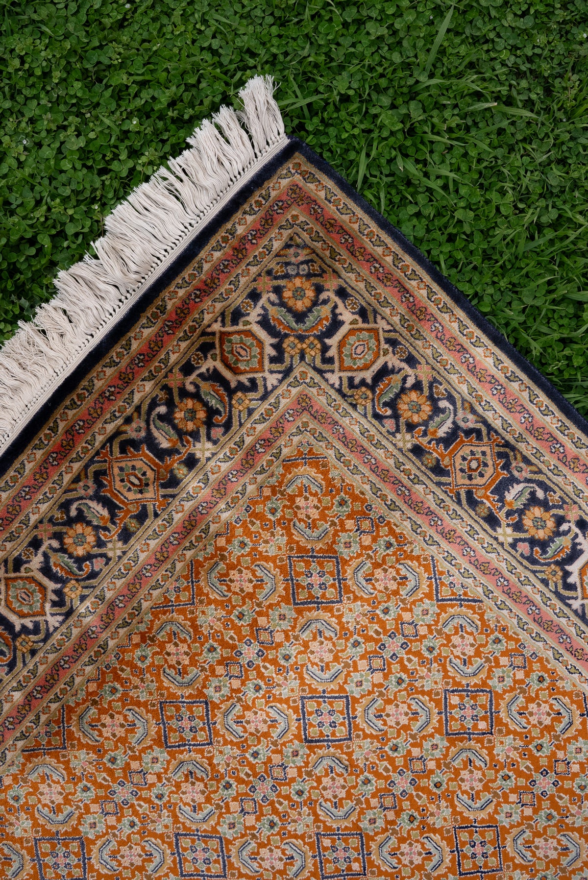 9ft x 6ft: Golden Mosaic Medallion: Hand Knotted Mulberry silk on silk Kashmiri Carpet