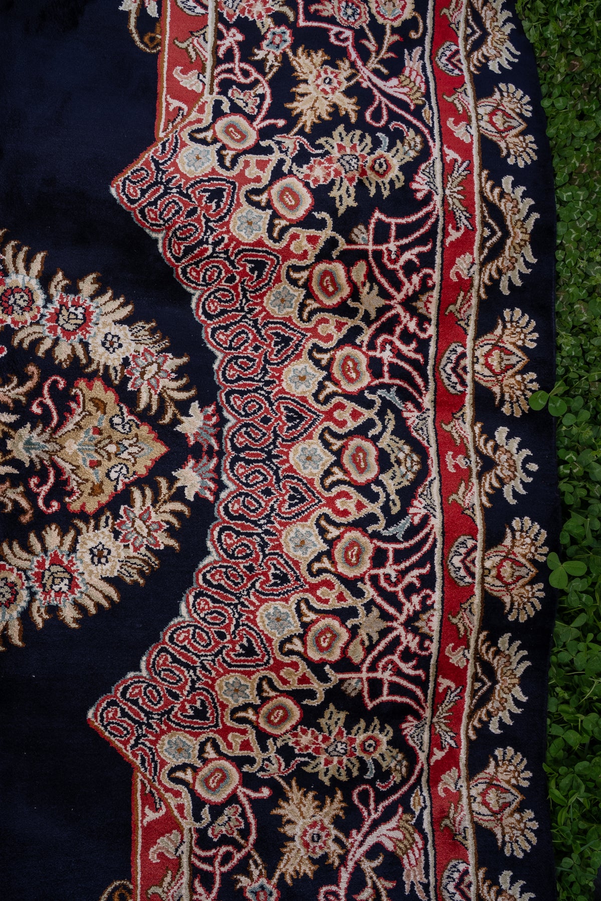 9ft x 6ft: Midnight Ruby Regal Medallion: Hand Knotted Mulberry silk on silk Kashmiri Carpet