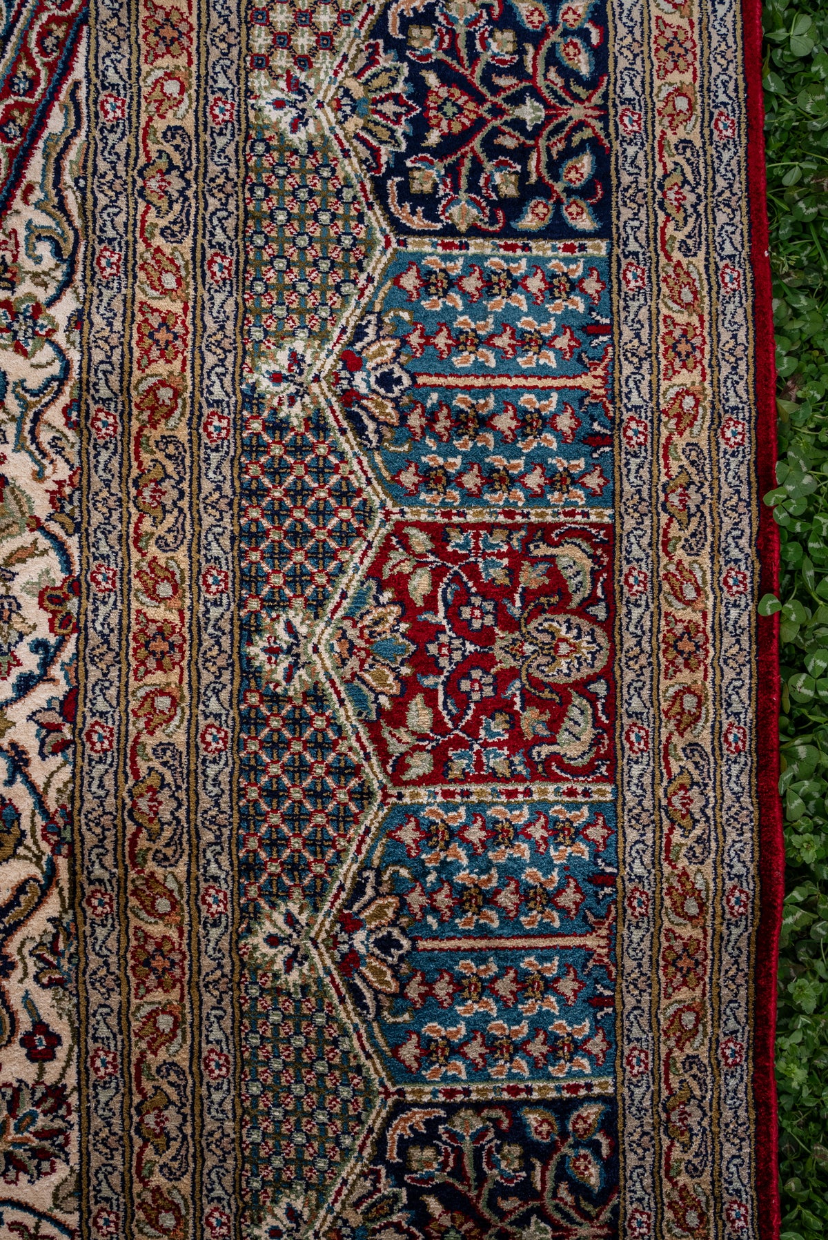 9ft x 6ft: Celestial Ivory Vault: Hand Knotted Mulberry silk on silk Kashmiri Carpet