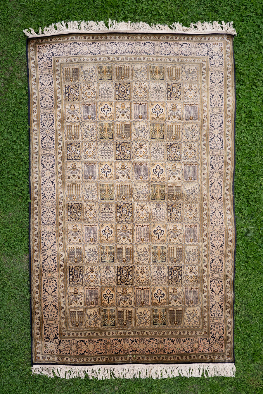 6ft x 4ft Ivory Heritage Grid: Hand Knotted Mulberry silk on silk Kashmiri Carpet