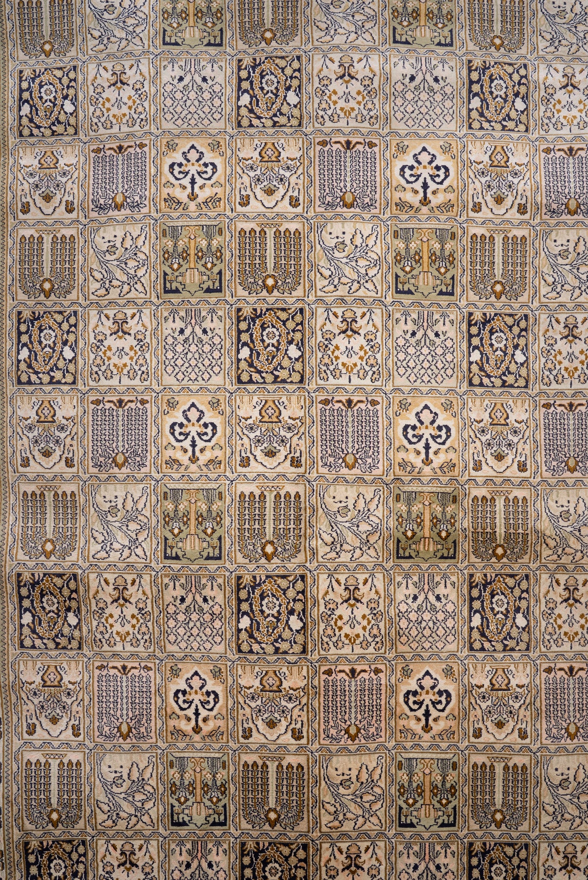 6ft x 4ft Ivory Heritage Grid: Hand Knotted Mulberry silk on silk Kashmiri Carpet