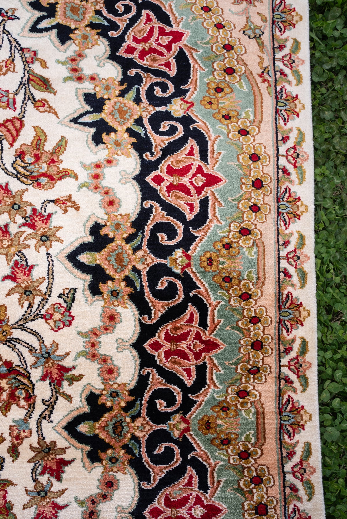 5ft x 3ft Ivory Royal Bloom: Hand Knotted Mulberry silk on silk Kashmiri Carpet