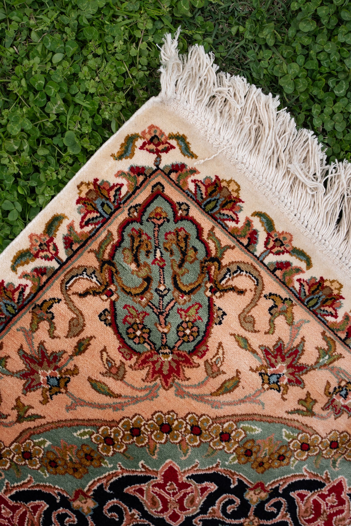 5ft x 3ft Ivory Royal Bloom: Hand Knotted Mulberry silk on silk Kashmiri Carpet