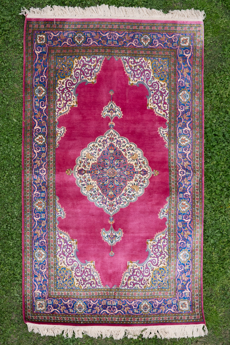 2.5ft x 4ft Royal Rose Symphony: Hand Knotted Mulberry silk on silk Kashmiri Carpet