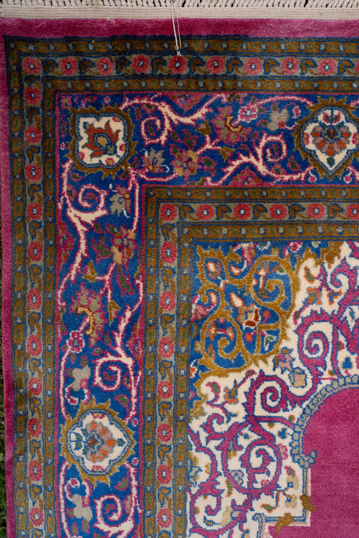 2.5ft x 4ft Royal Rose Symphony: Hand Knotted Mulberry silk on silk Kashmiri Carpet