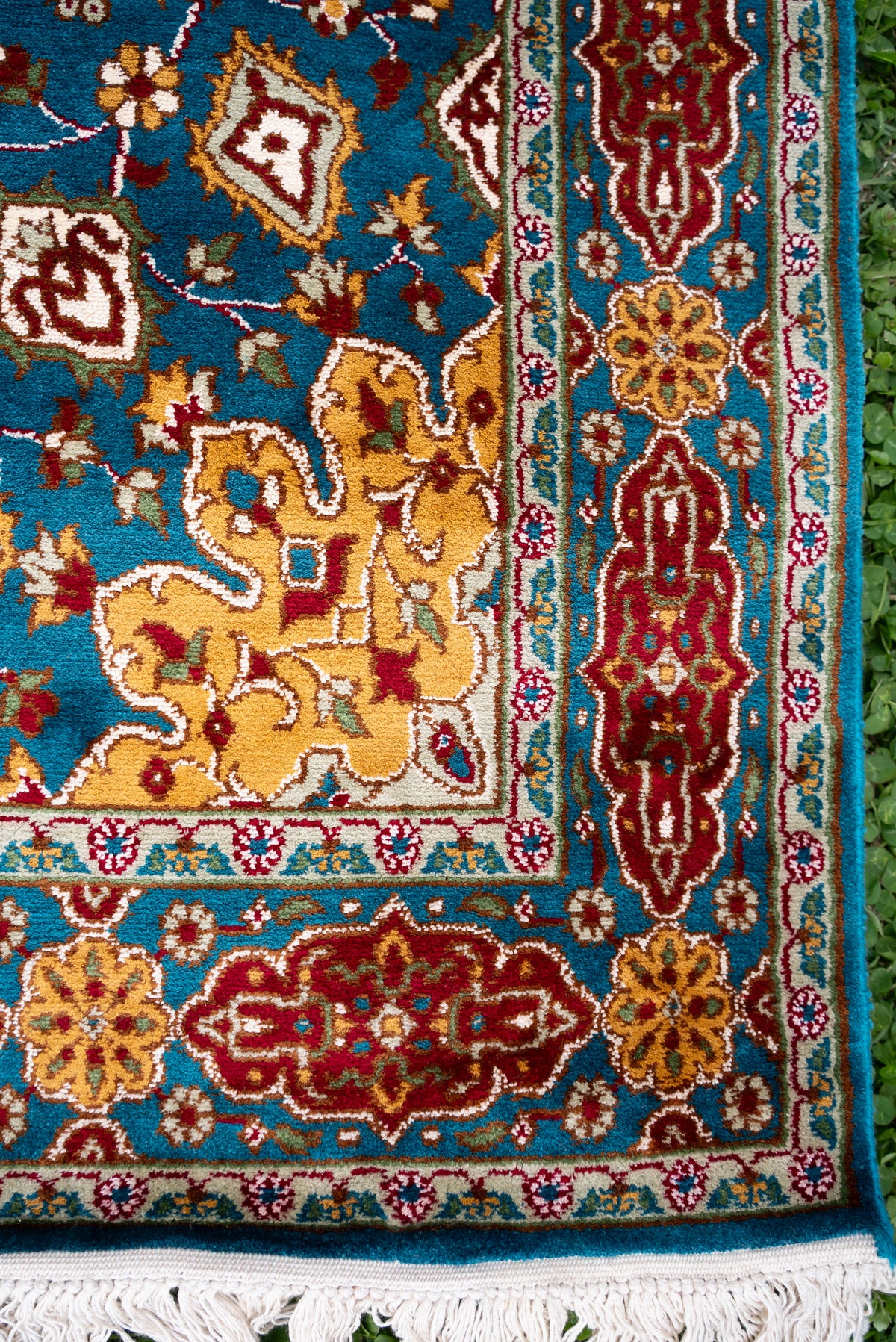 2.5ft x 4ft: Hand Knotted Mulberry silk on silk Kashmiri Carpet