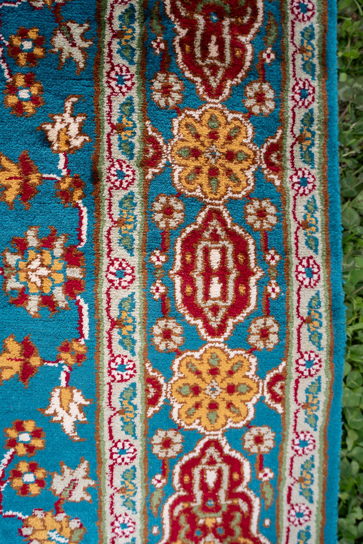 2.5ft x 4ft: Hand Knotted Mulberry silk on silk Kashmiri Carpet