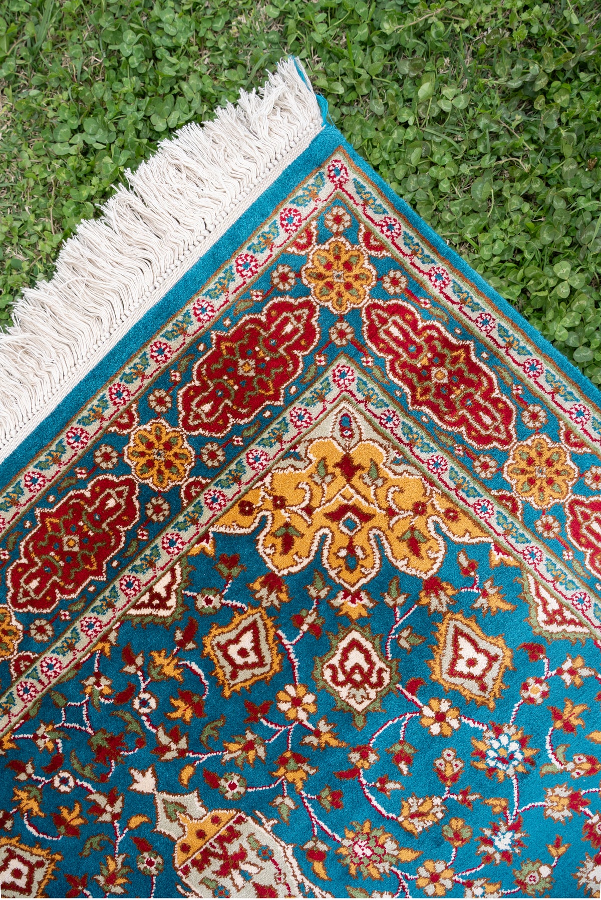 2.5ft x 4ft: Hand Knotted Mulberry silk on silk Kashmiri Carpet