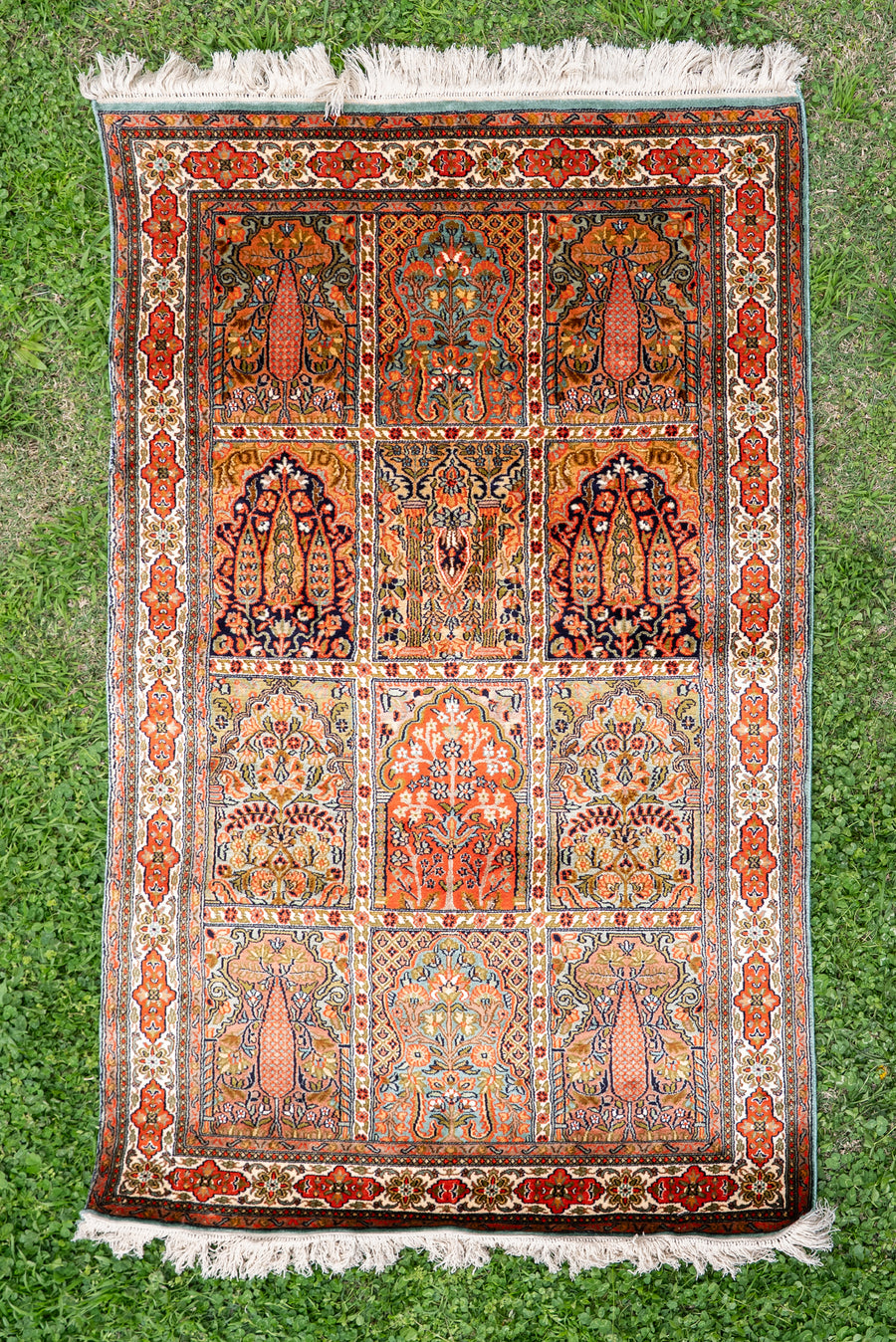 2.5ft x 4ft: Hand Knotted Mulberry silk on silk Kashmiri Carpet
