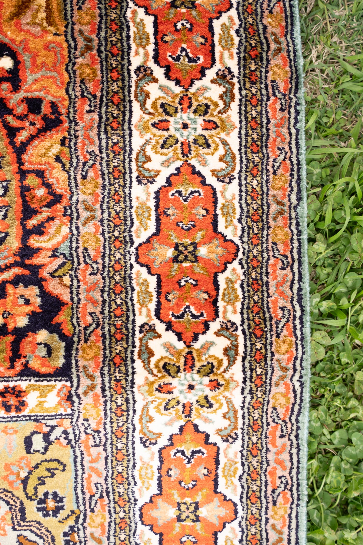 2.5ft x 4ft: Hand Knotted Mulberry silk on silk Kashmiri Carpet